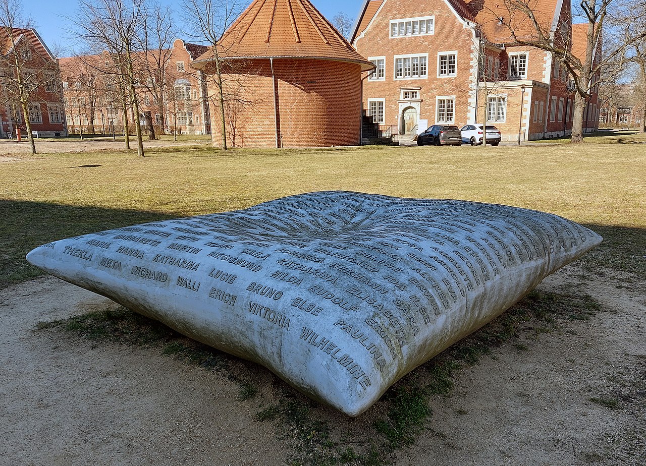 Sculpture, " Zwangssterilisationen " by Patricia Pisani , 2013, Schwanebecker Chaussee 50, Berlin-Buch , Germany