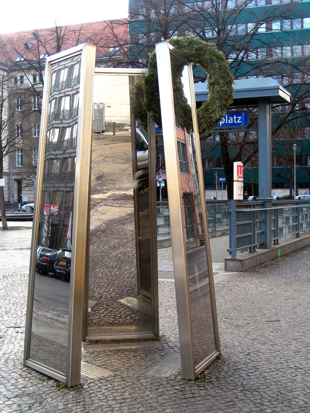 "Denkzeichen Modezentrum Hausvogteiplatz"