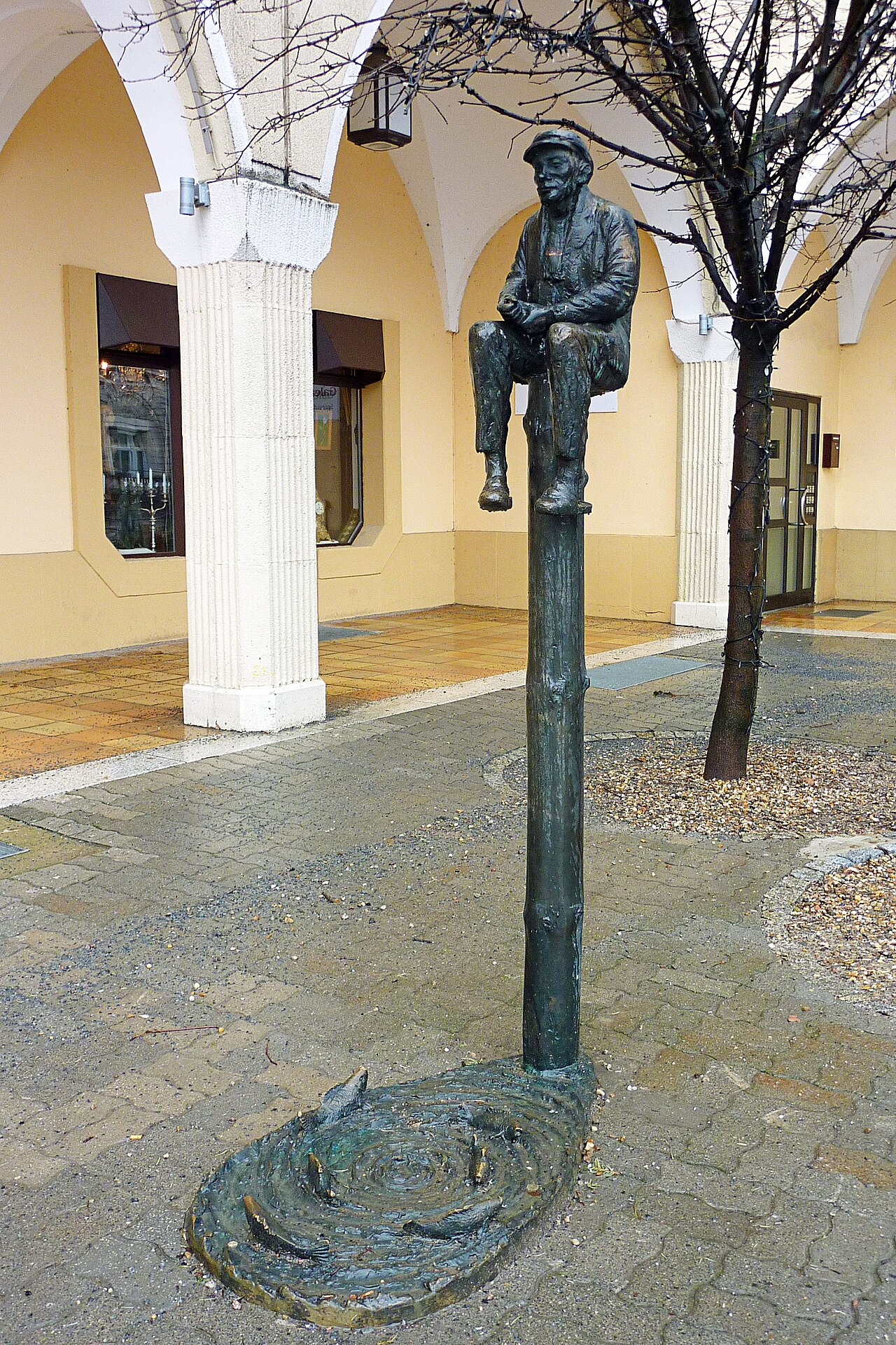 Bronzeplastik 'Angler' von Gerhard Thieme aus dem Jahr 1987