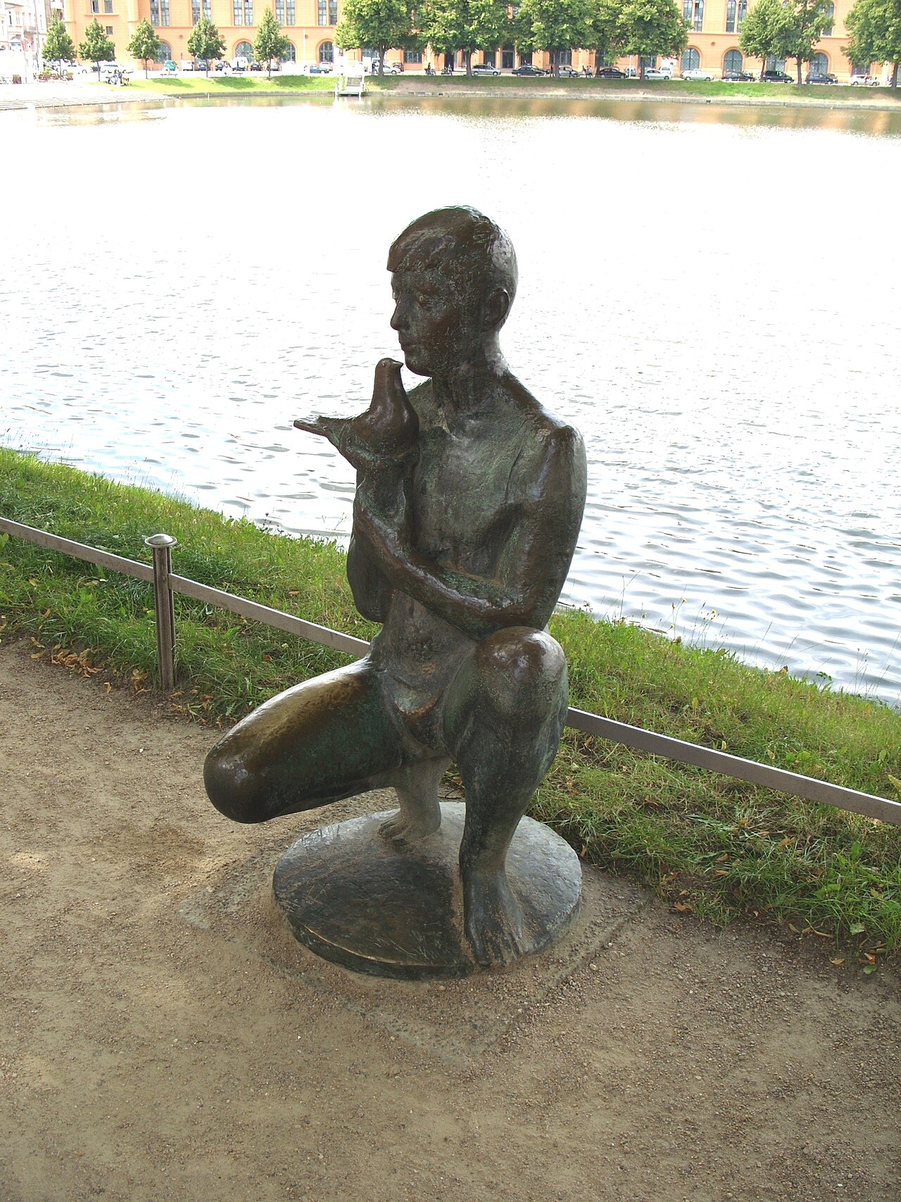 Foto von Der Junge mit der Taube