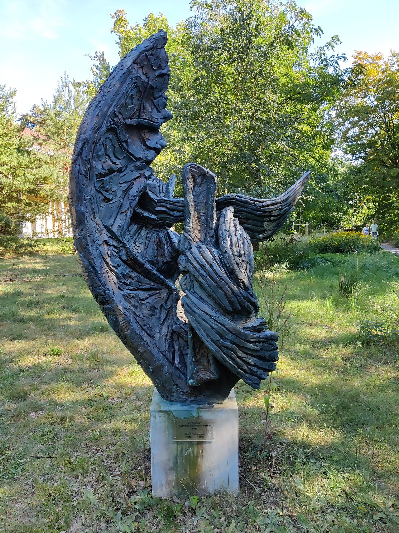 Skulptur „Der Mensch – Rhythmus will Wesen werden“ von Raoul Ratnowsky (1993)