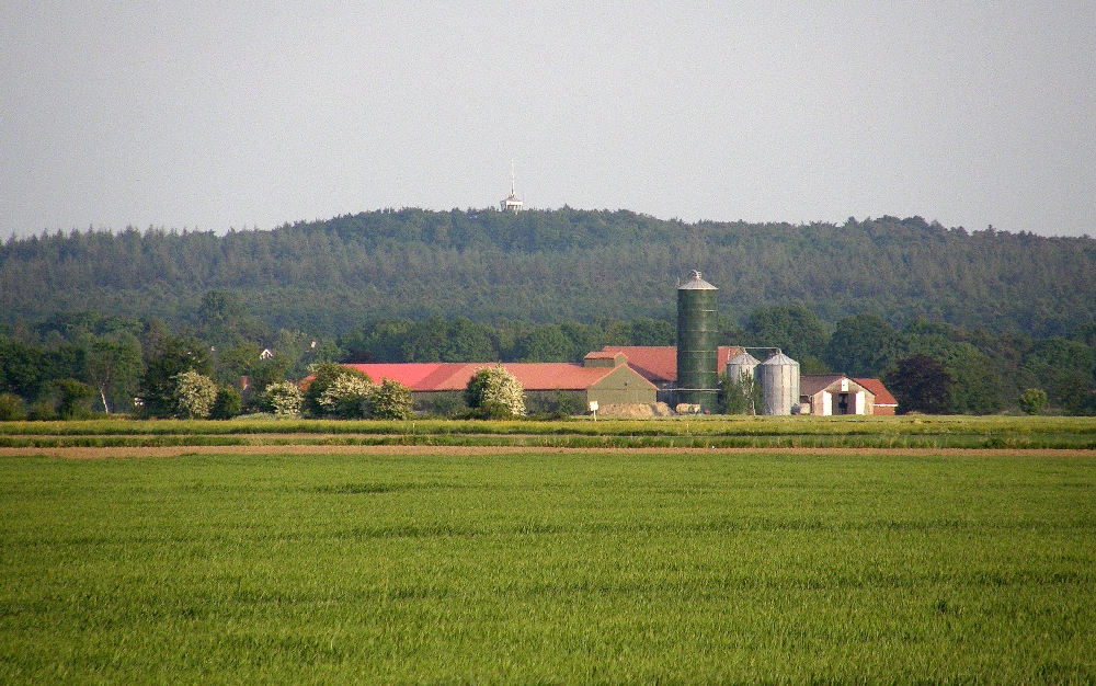 Ein Bild (von nordwest) auf die Wingst und Cadenberge von Neuhaus (Oste)