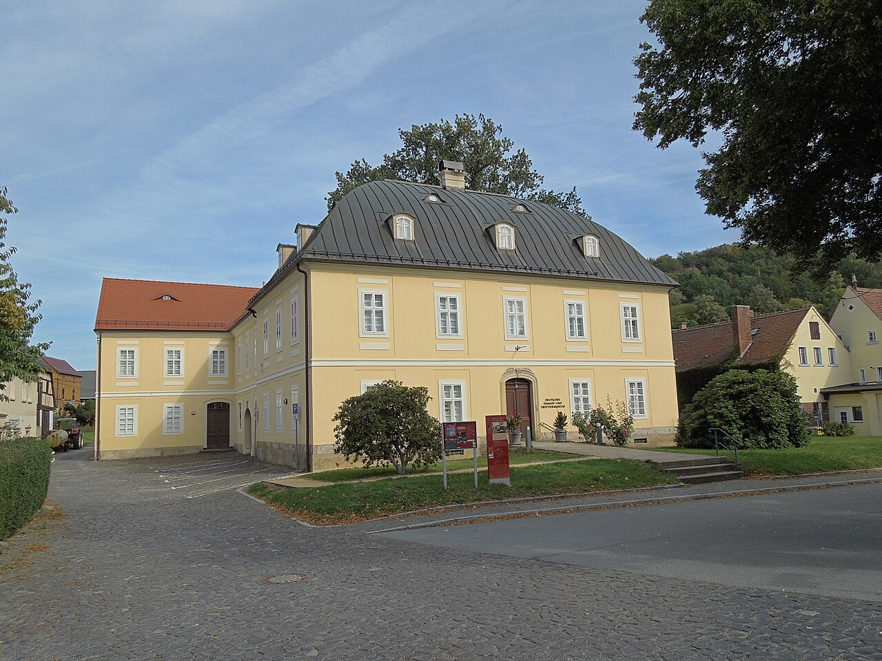 Deutsches Damast- und Frottiermuseum auf der Schenaustraße 3 in Großschönau