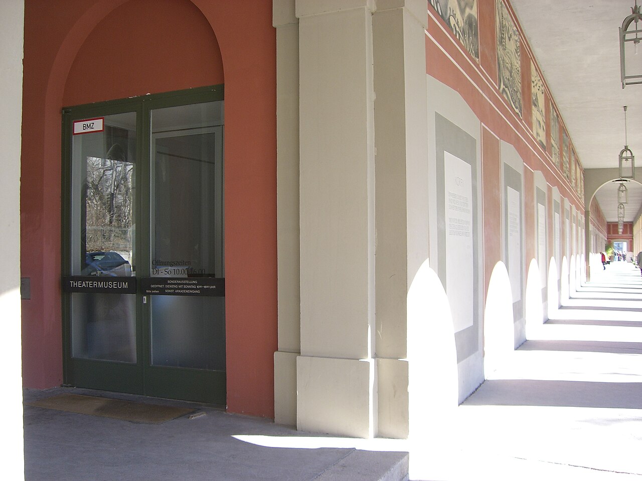 Theatermuseum (Ansicht mit Hofgartenarkaden)