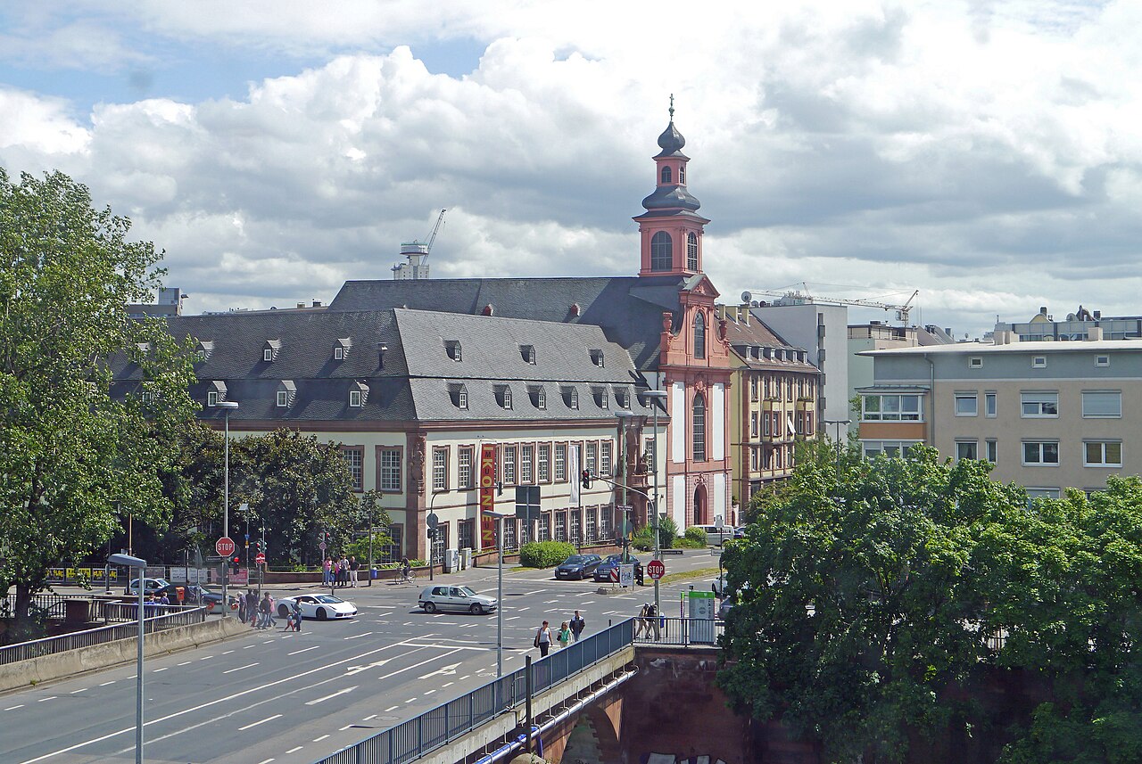 Deutschordenshaus und -kirche (2013) in Frankfurt am Main