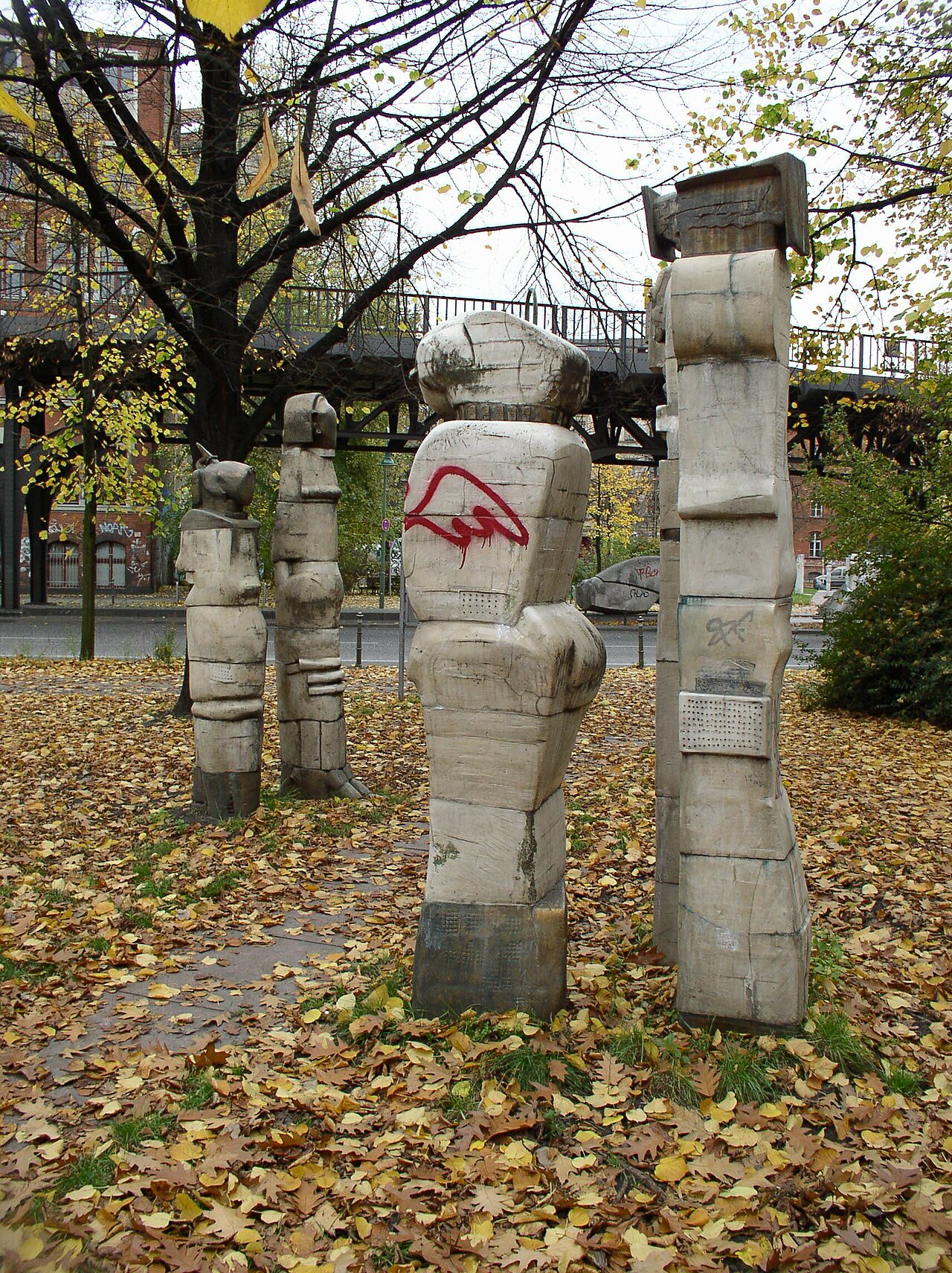 de:Die Begegnung , Teil der de:Menschenlandschaft Berlin , fotografiert von de:Benutzer:Necrophorus