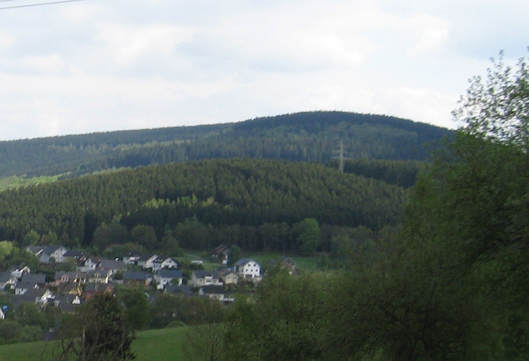 „Die Burg“, Burbach (Siegerland), von Nordwesten gesehen