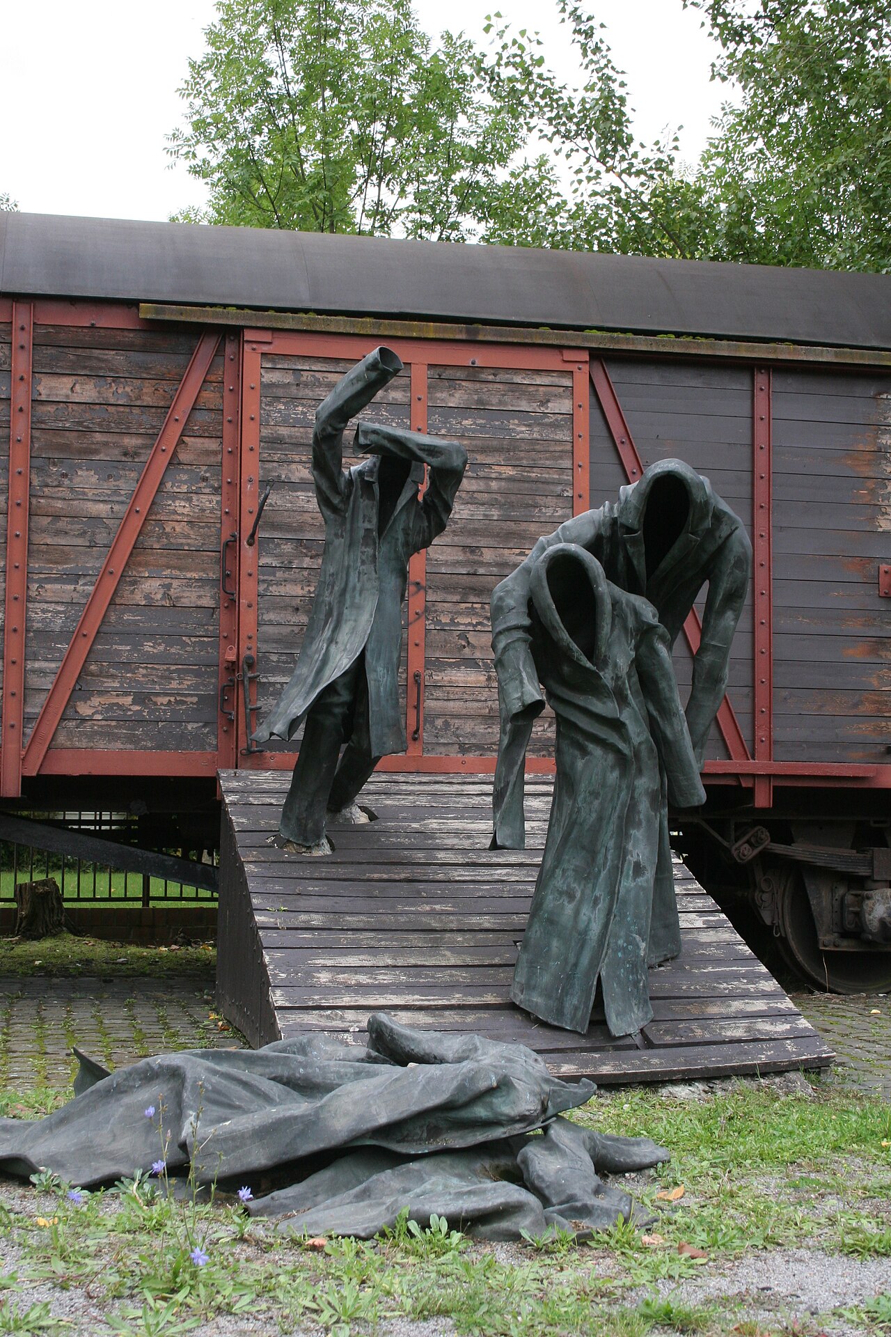 Holocaust Memorial "Die Rampe" (Detail) - E R Nele - Kassel, Germany
