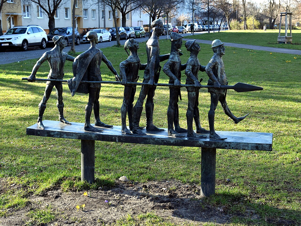 Sculpture "The Seven Swabians" by Stephan Horota in Berlin-Plänterwald (corner Galileistraße/Dammweg on green area)