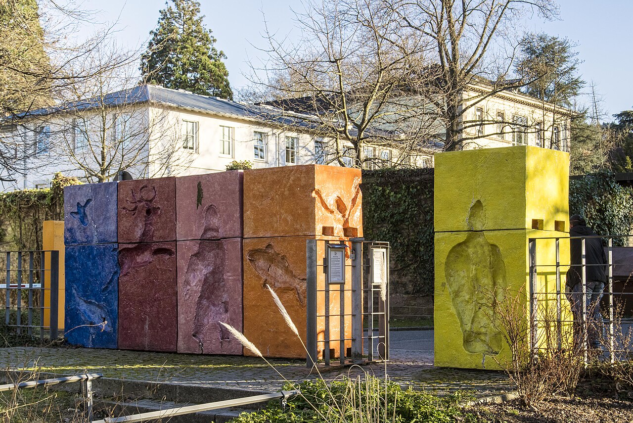 Bilder aus Freiburg im Breisgau Kunst am Seiteneingang des Botanischen Gartens Thomas Virnich, Die verlorene Form, 1998