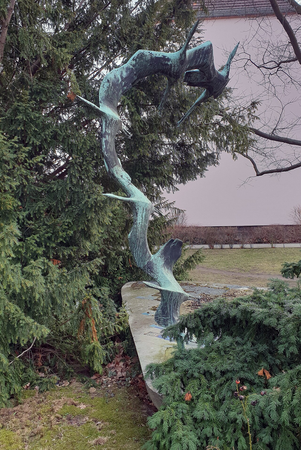 Fountain," Fliegende Kraniche " by Erich Fritz Reuter , 1959, Gontermannstraße 5, Berlin-Tempelhof , Germany