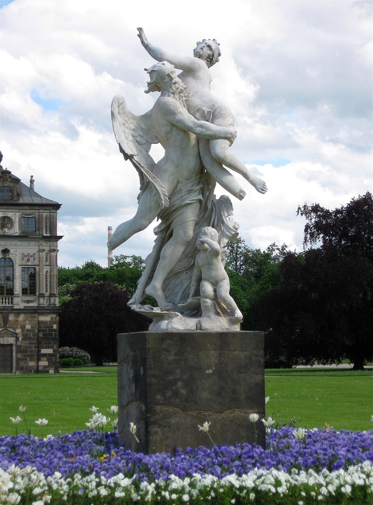 Skulptur Die Zeit entführt die Schönheit von Pietro Balestra, Großer Garten, Dresden