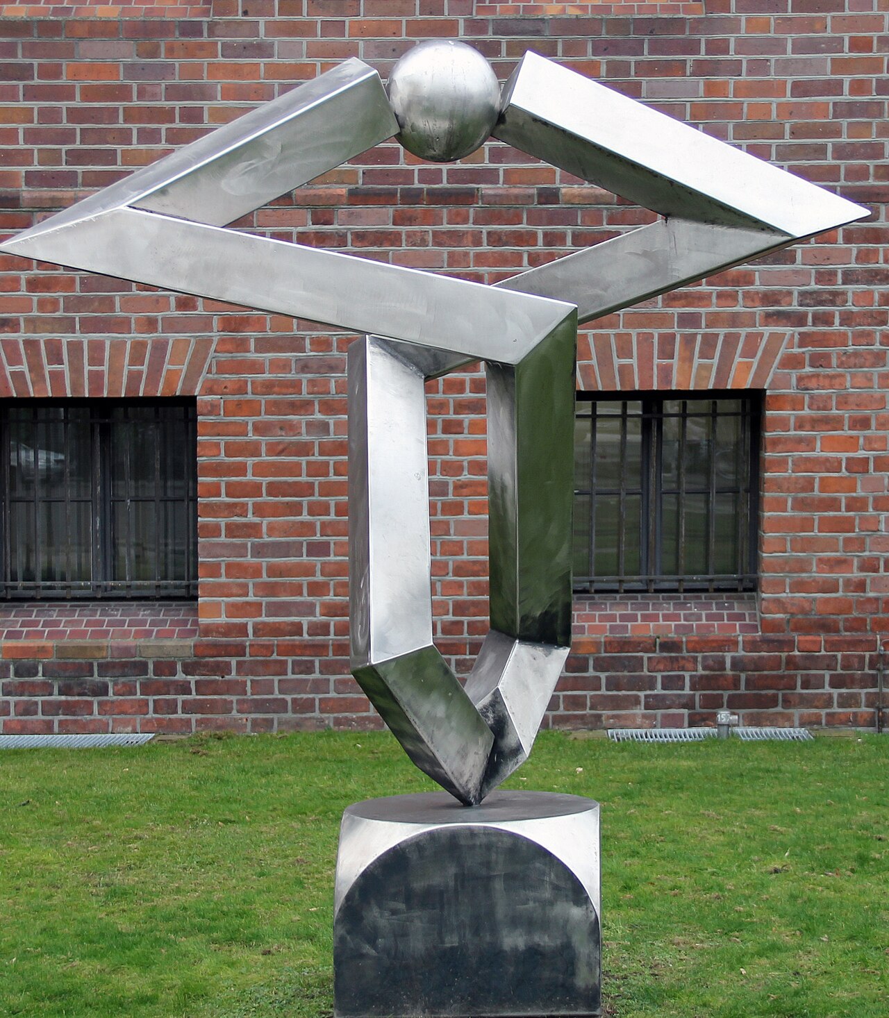 Sculpture, "Differenzierte Berührung" by Volkmar Haase , 1989, Am Köllnischen Park 5, Berlin-Mitte , Germany