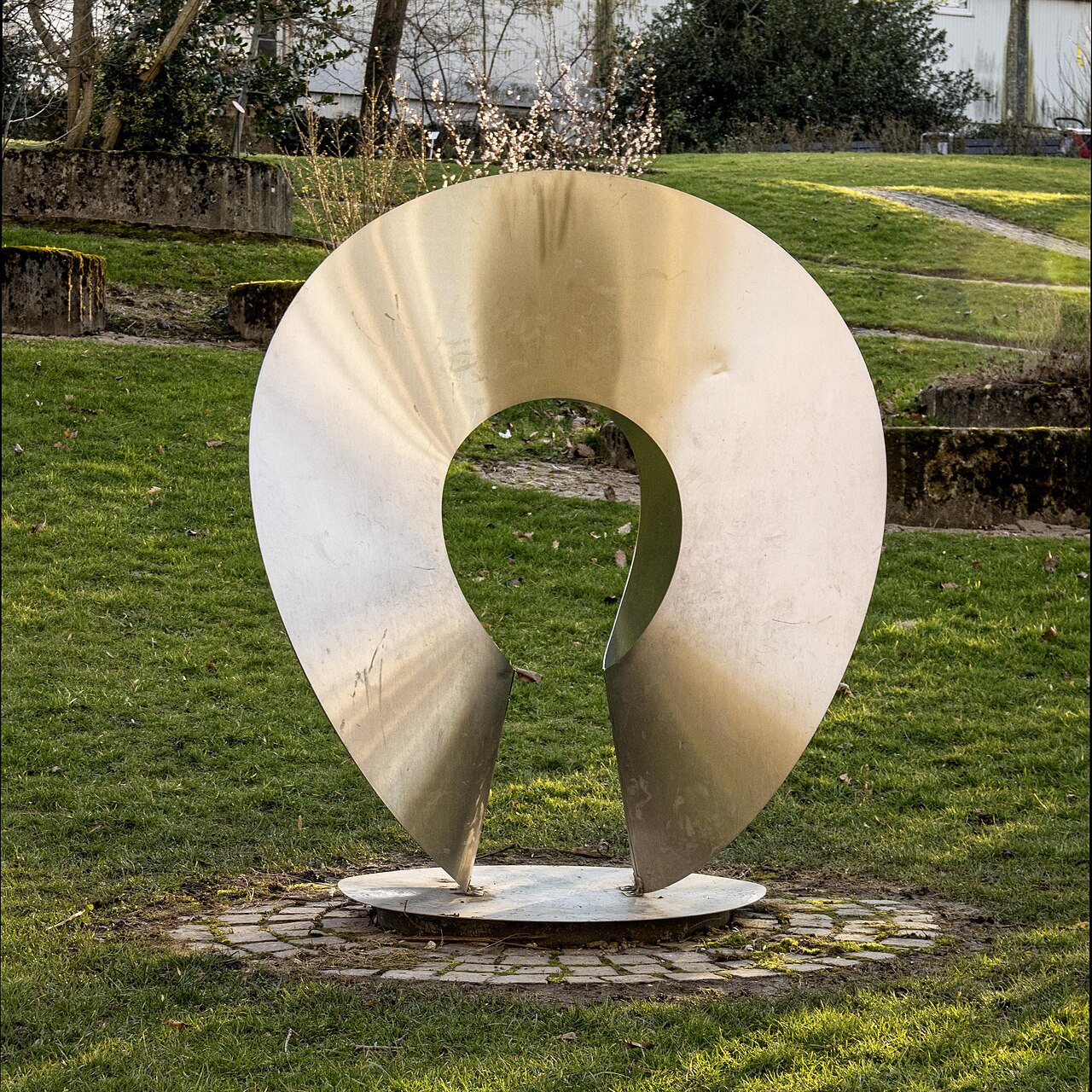 Bilder aus Freiburg im Breisgau Skulptur Dipylon