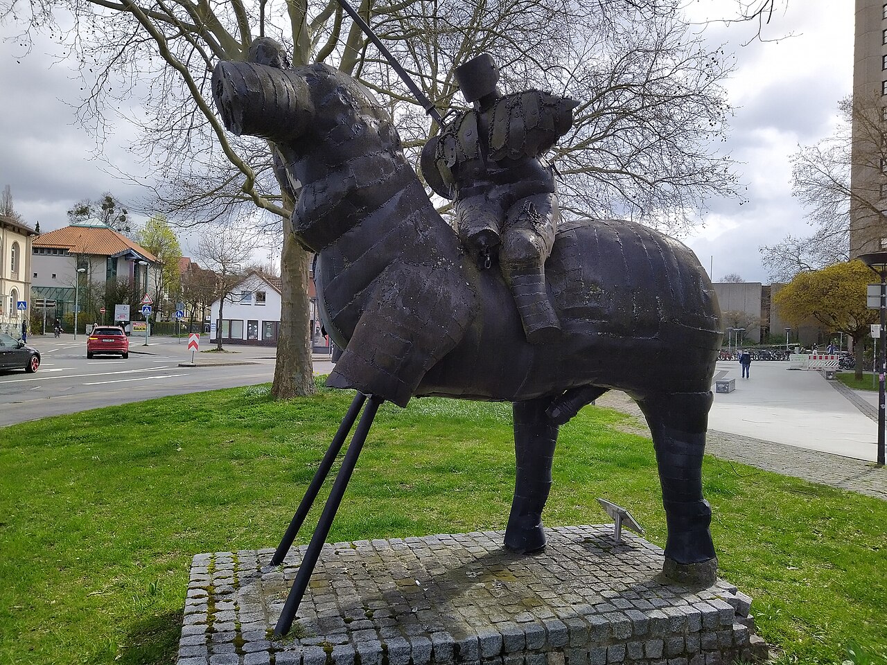 Skulptur Doppelkentaur am Hiroshimaplatz in Göttingen