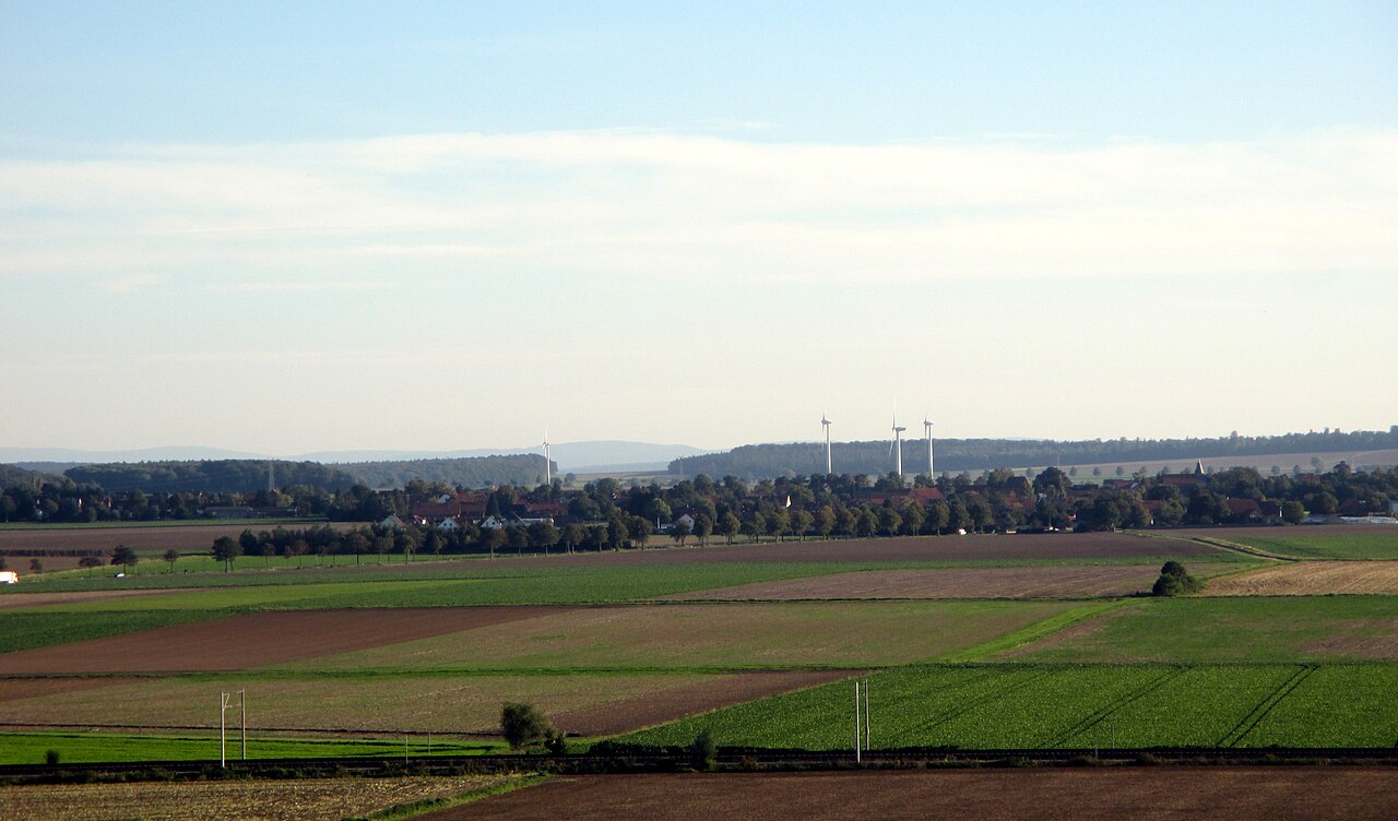 Blick von der Bundesstraße 1 auf Bettrum, Gemeinde Söhlde
