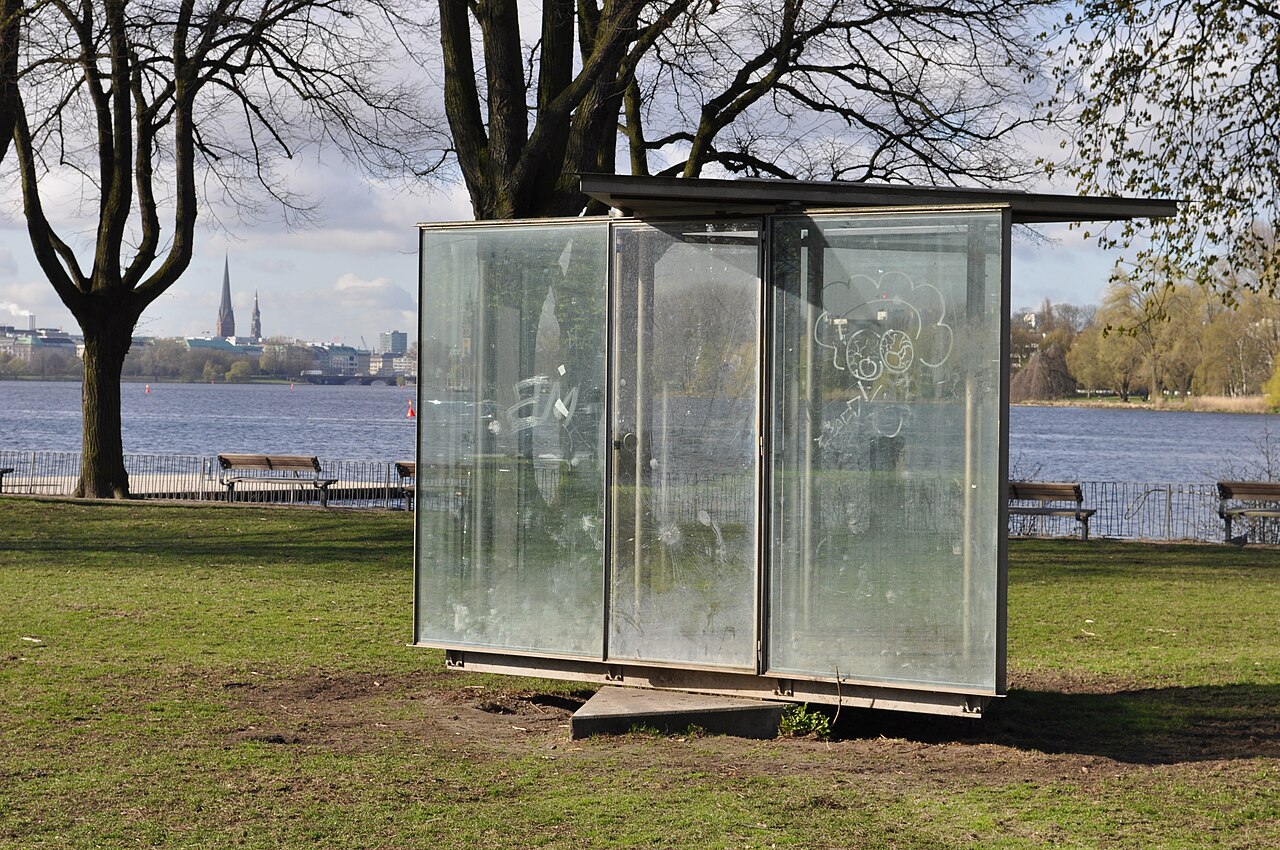 Sculpture Double Triangular Pavilion for Hamburg by Dan Graham in Hamburg, Germany