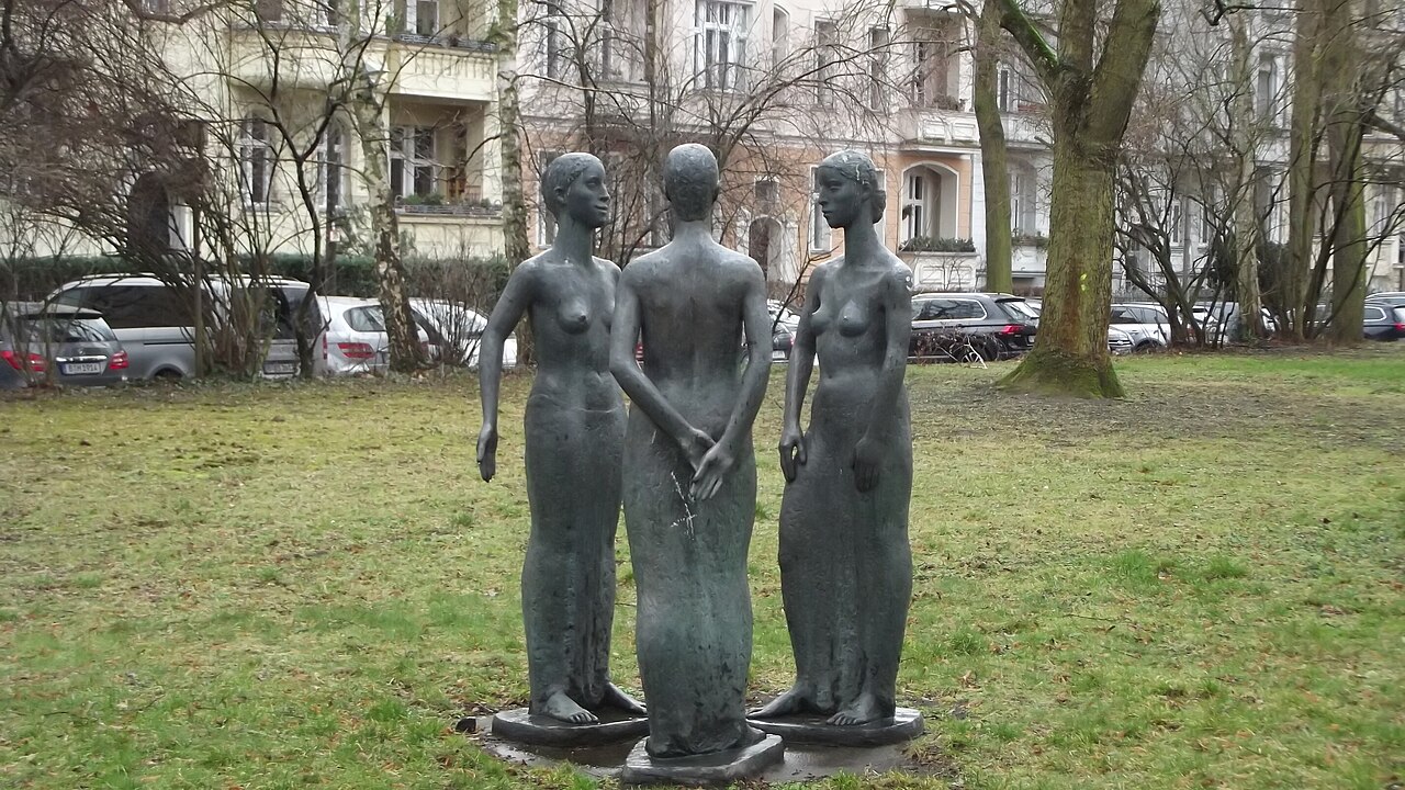 Skulptur in Berlin Pankow nahe Schloß Niederschönhausen