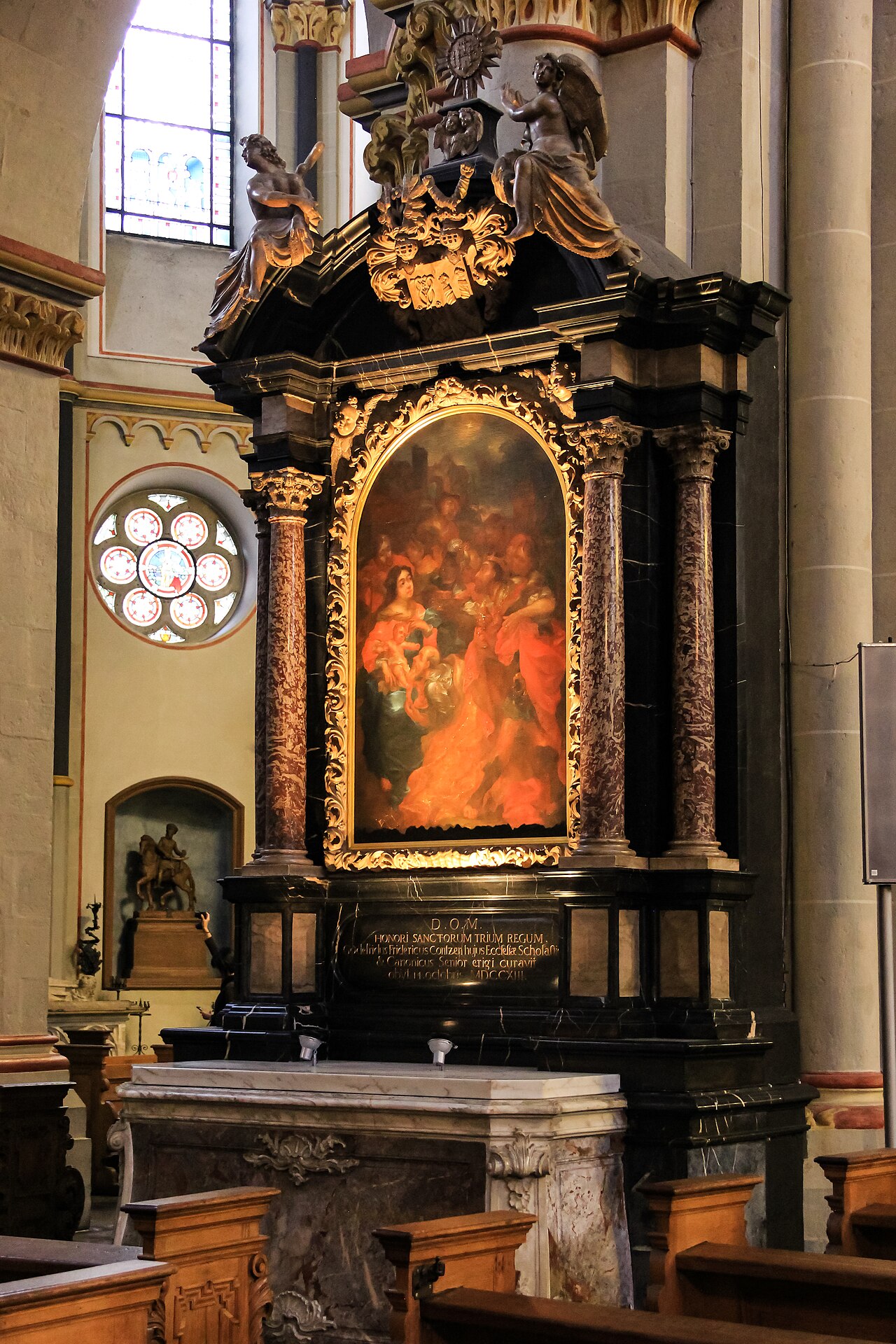 Der Dreikönigsaltar befindet sich seit 1320 in der Münsterbasilika