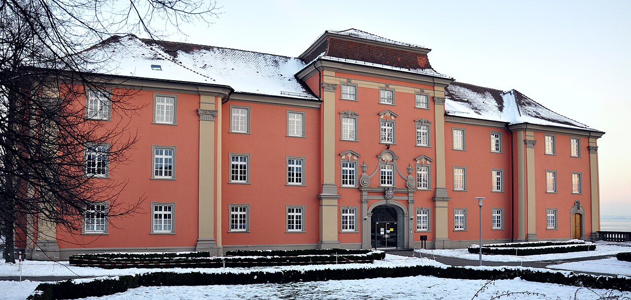 Meersburg, Droste-Hülshoff-Gymnasium, erbaut 1735 als Priesterseminar des Bistums Konstanz, Westfassade