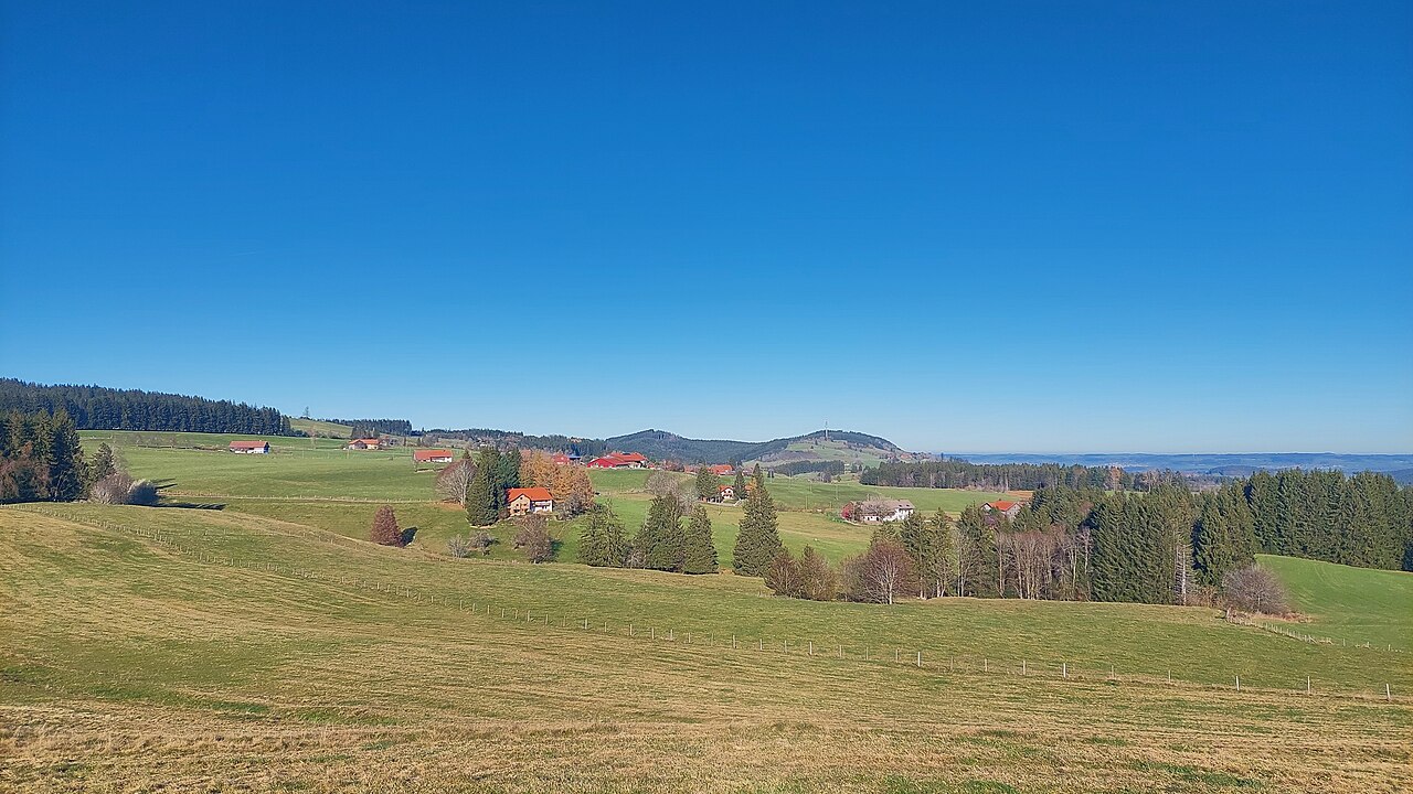 Dürrer Bichl (center left) and Blender (center right), view from near Eschacher Weiher to the north