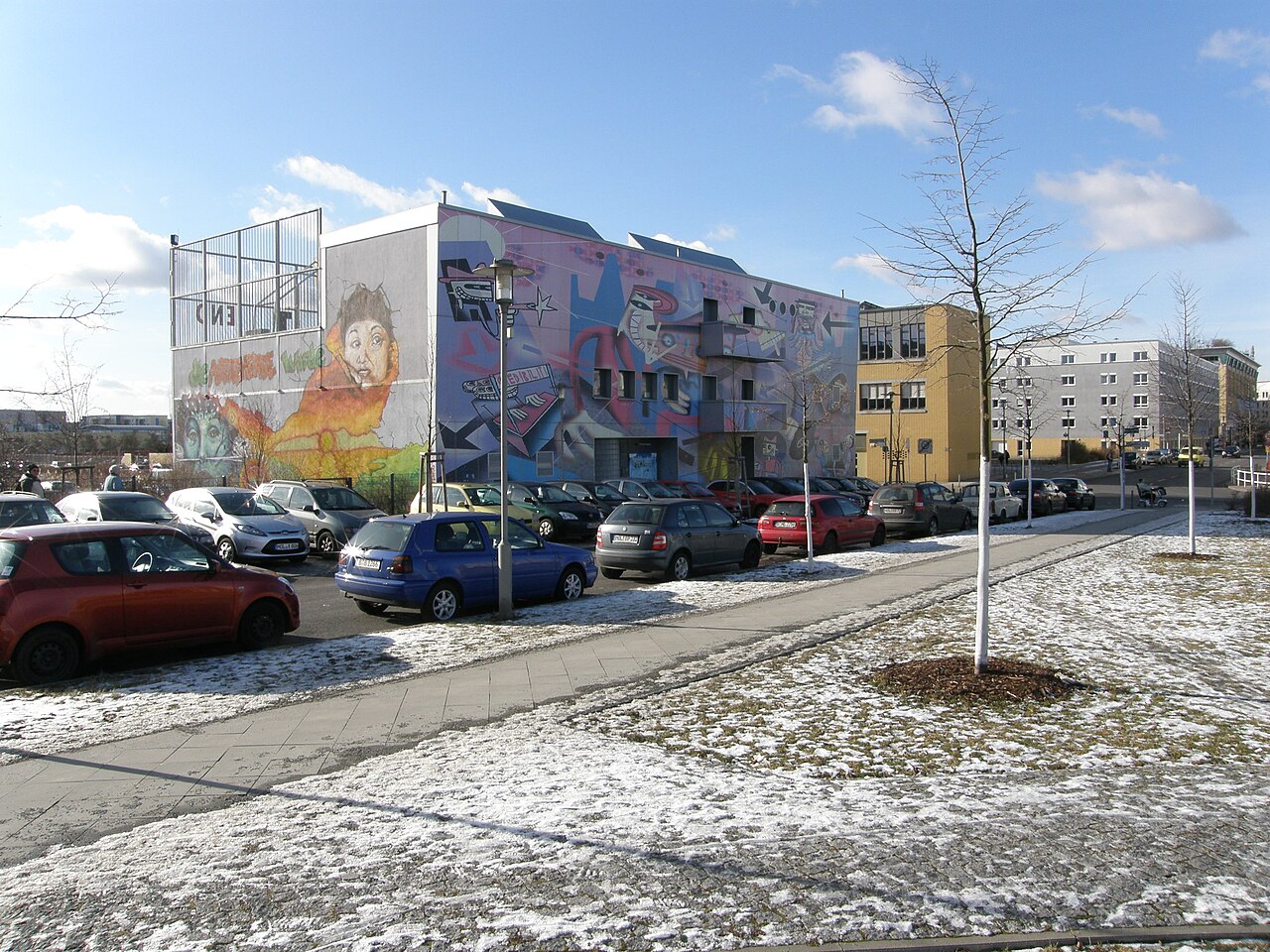 Berlin-Hellersdorf, auf der süd-östlichen Ecke des Peter-Weiss-Platzes