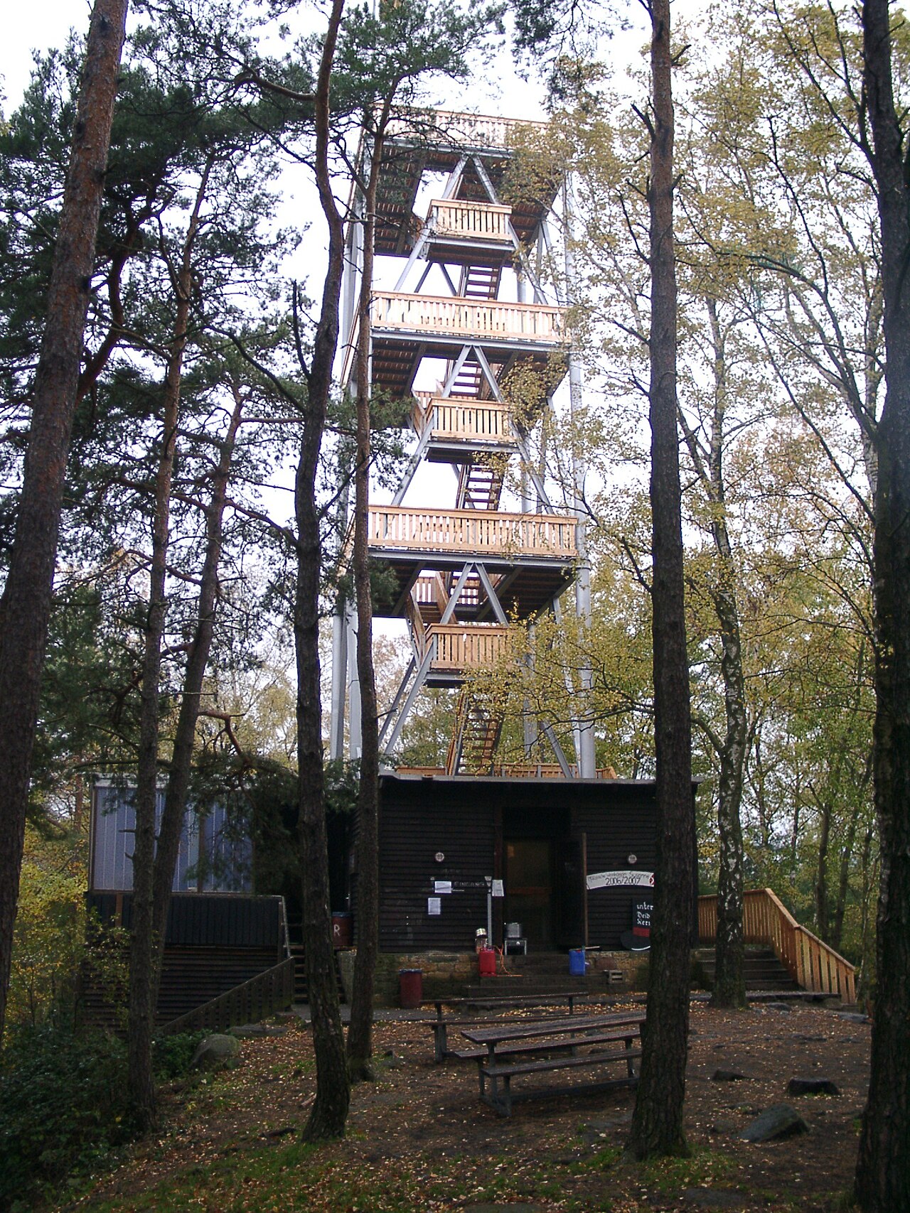 Der Eckkopfturm bei Deidesheim, errichtet 1975