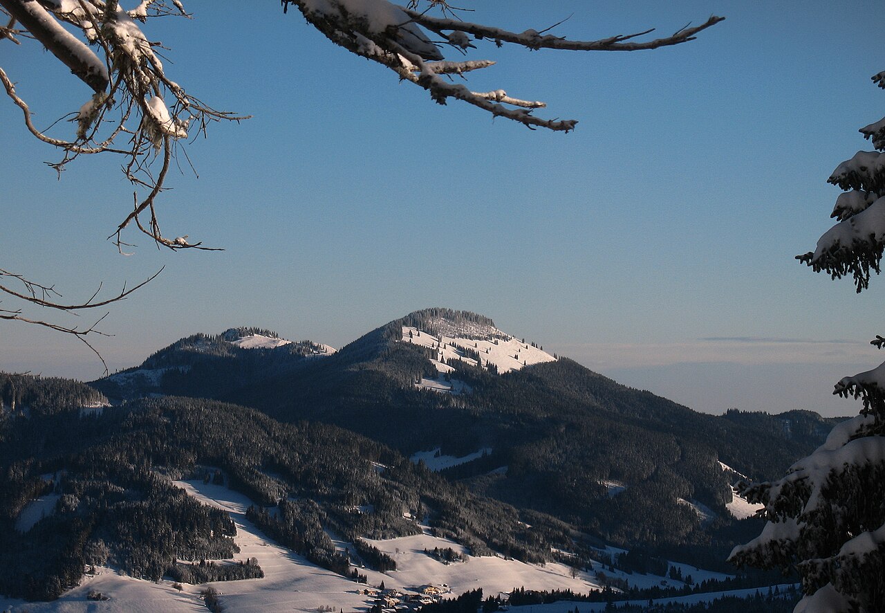 Blick vom Wertacher Hörnle auf Alpspitz (1575 m) und Edelsberg (1630 m)