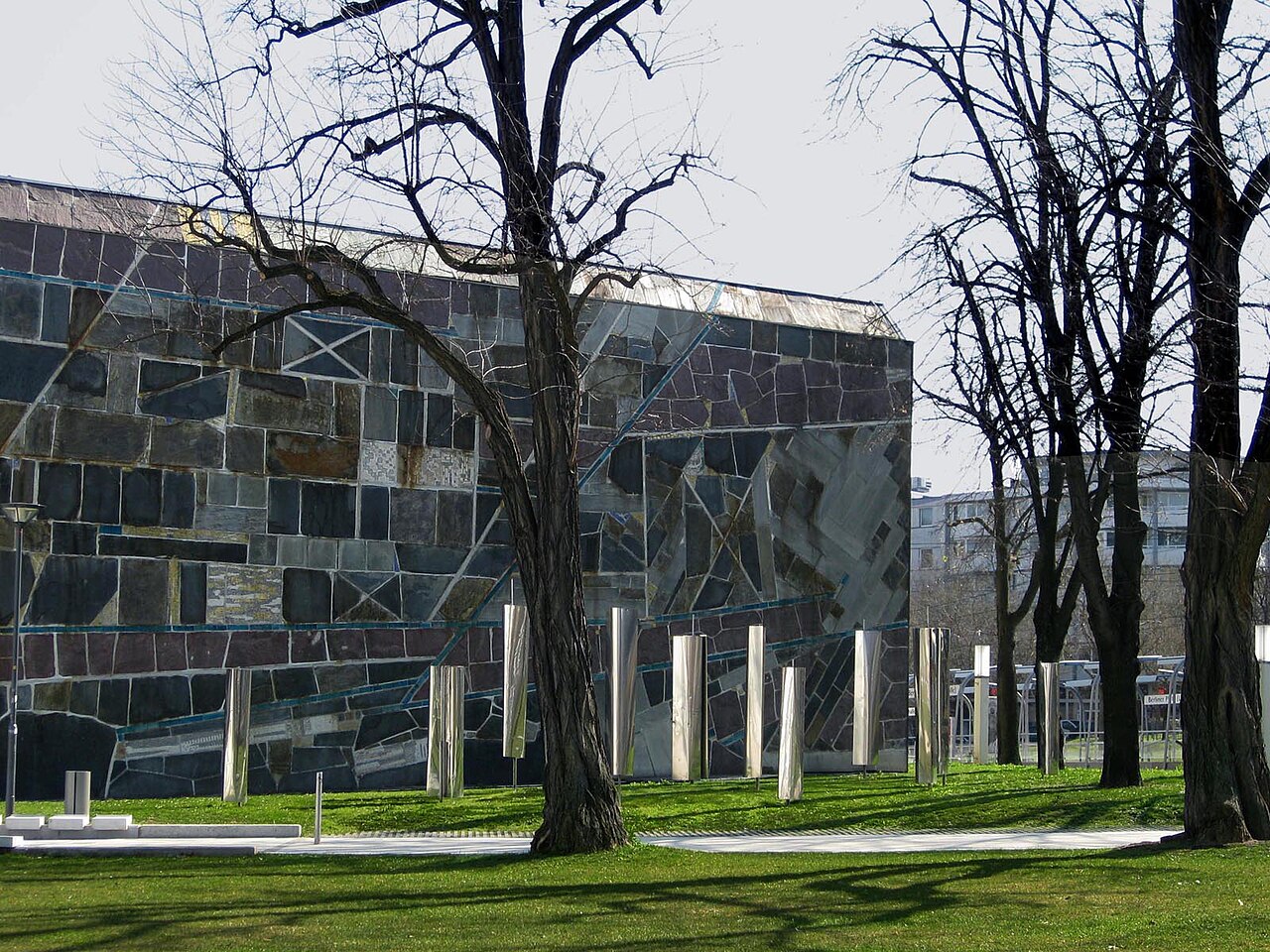 Sculptures in Stuttgart, Karl-Heinz Franke, Edelstahl Saeulenwald, 1979