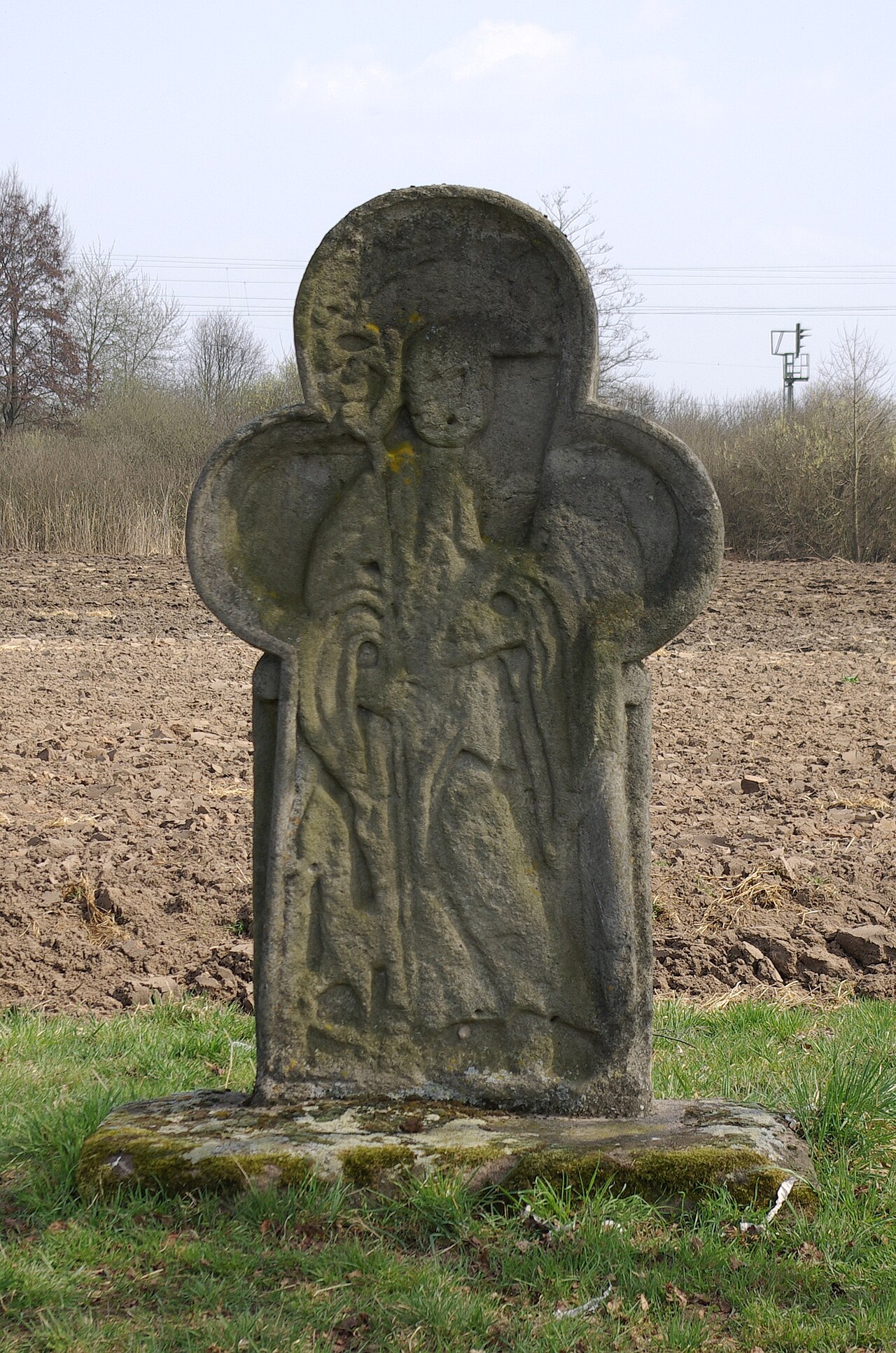Der Egidienstein, ein mittelalterliches Steinkreuz , im Erlanger Stadtteil Eltersdorf