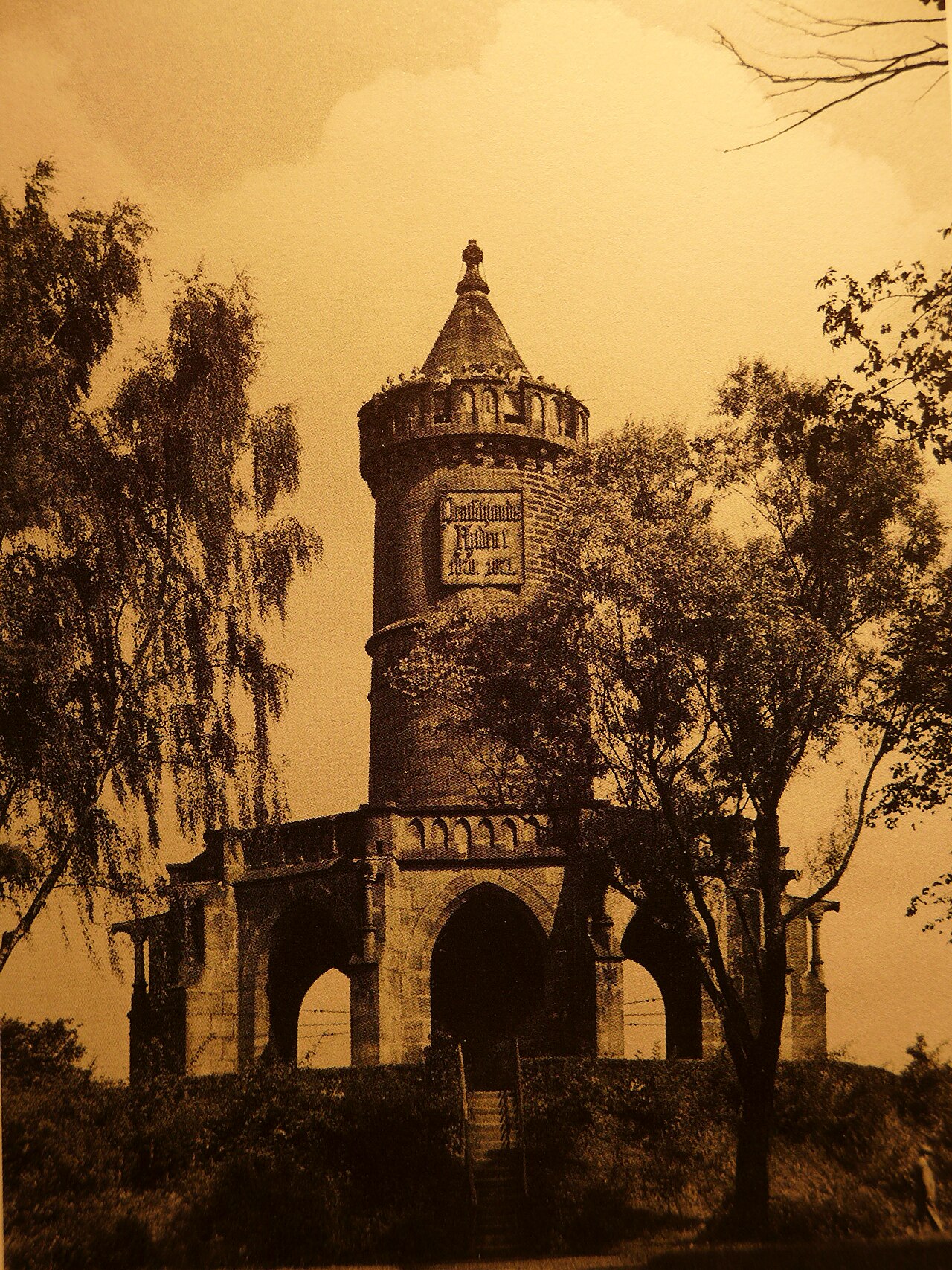 Winterbergdenkmal vor der Kriegszerstörung, (Stadtarchiv Saarbrücken)
