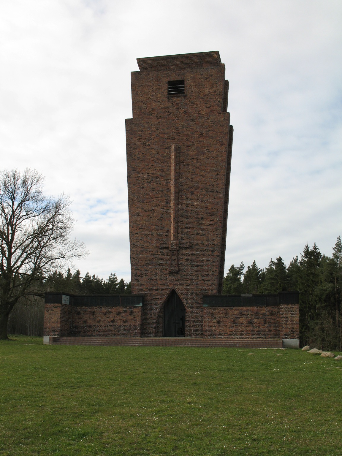 Teterower Ehrenmal in den Heidbergen