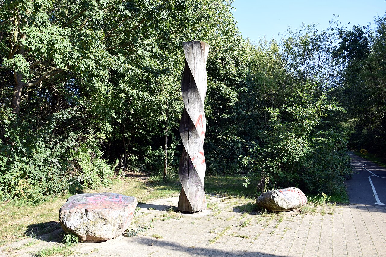 Wooden sculpture in Wartenberger Straße in Berlin-Neu-Hohenschönhausen, Germany