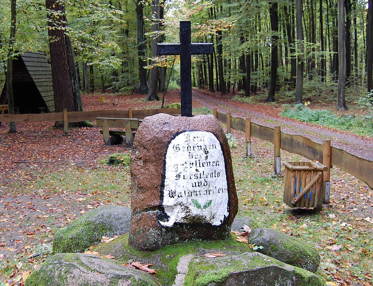 Kriegerdenkmal Eisernes Kreuz im Klötzer Forst