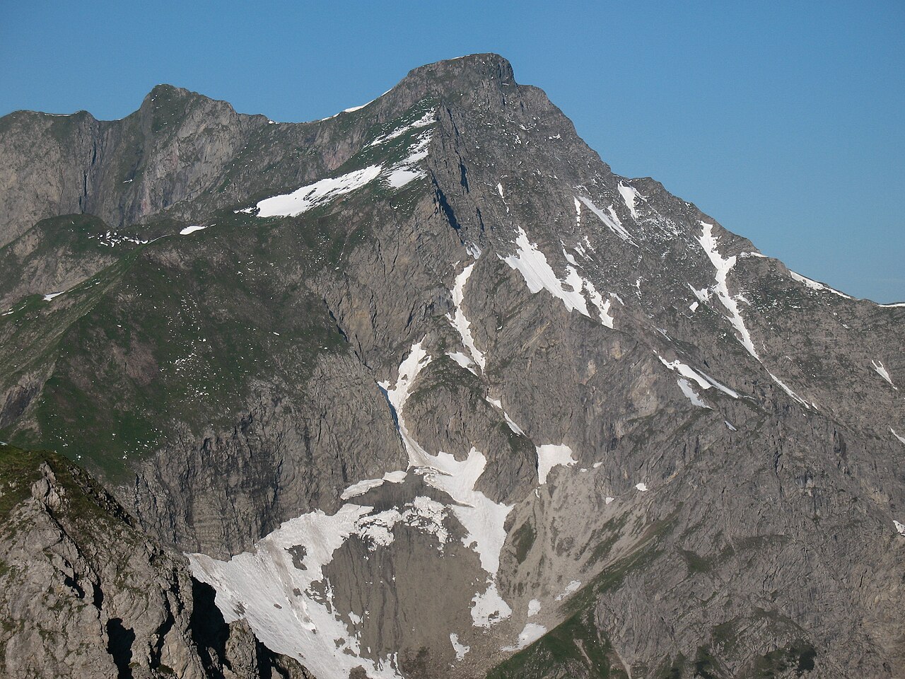 Blick von der Fiderepasshütte zum Elferkopf (2387 m)