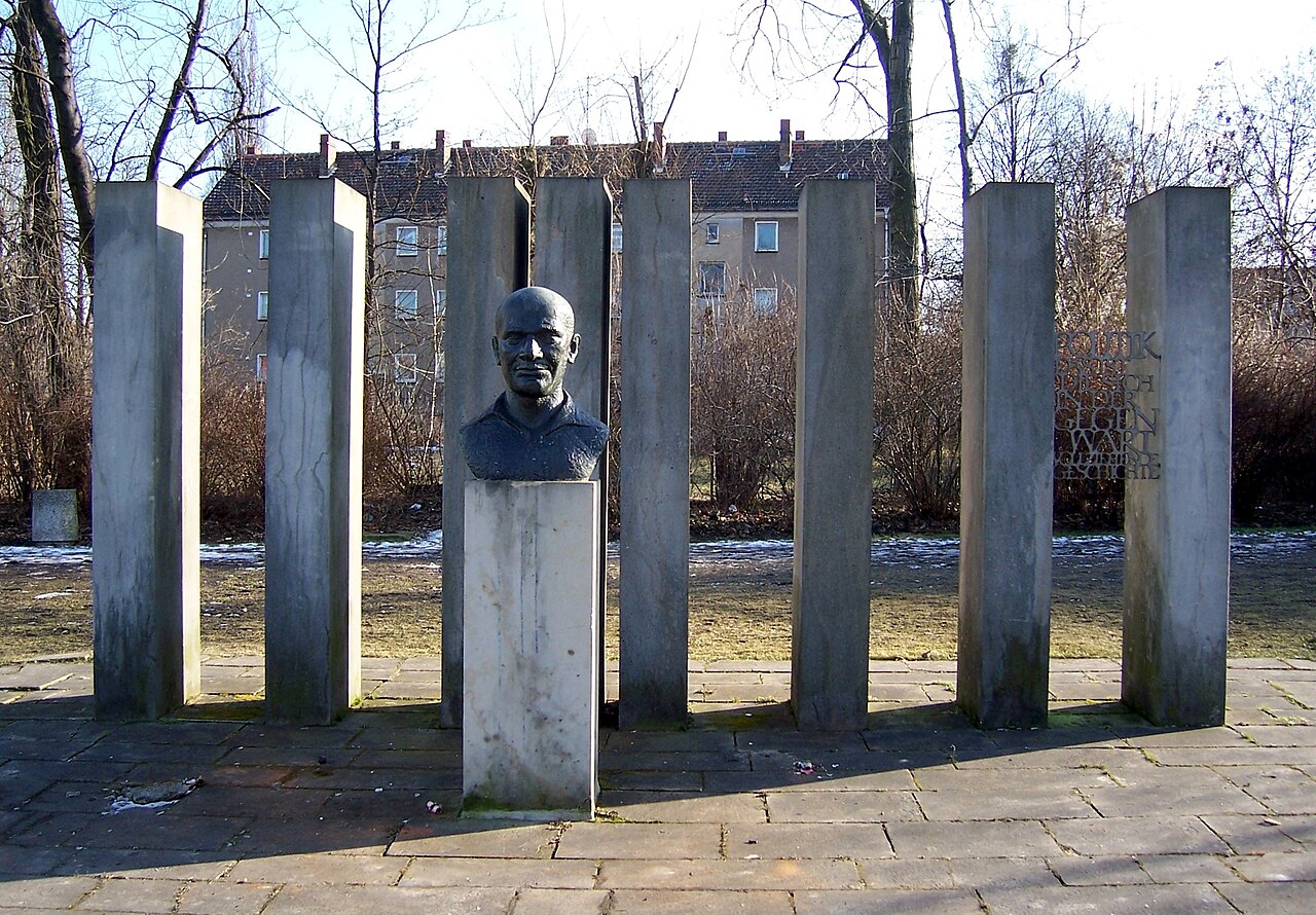 Gedenkstätte für Ernst Thälmann auf dem Strehlener Platz in Dresden