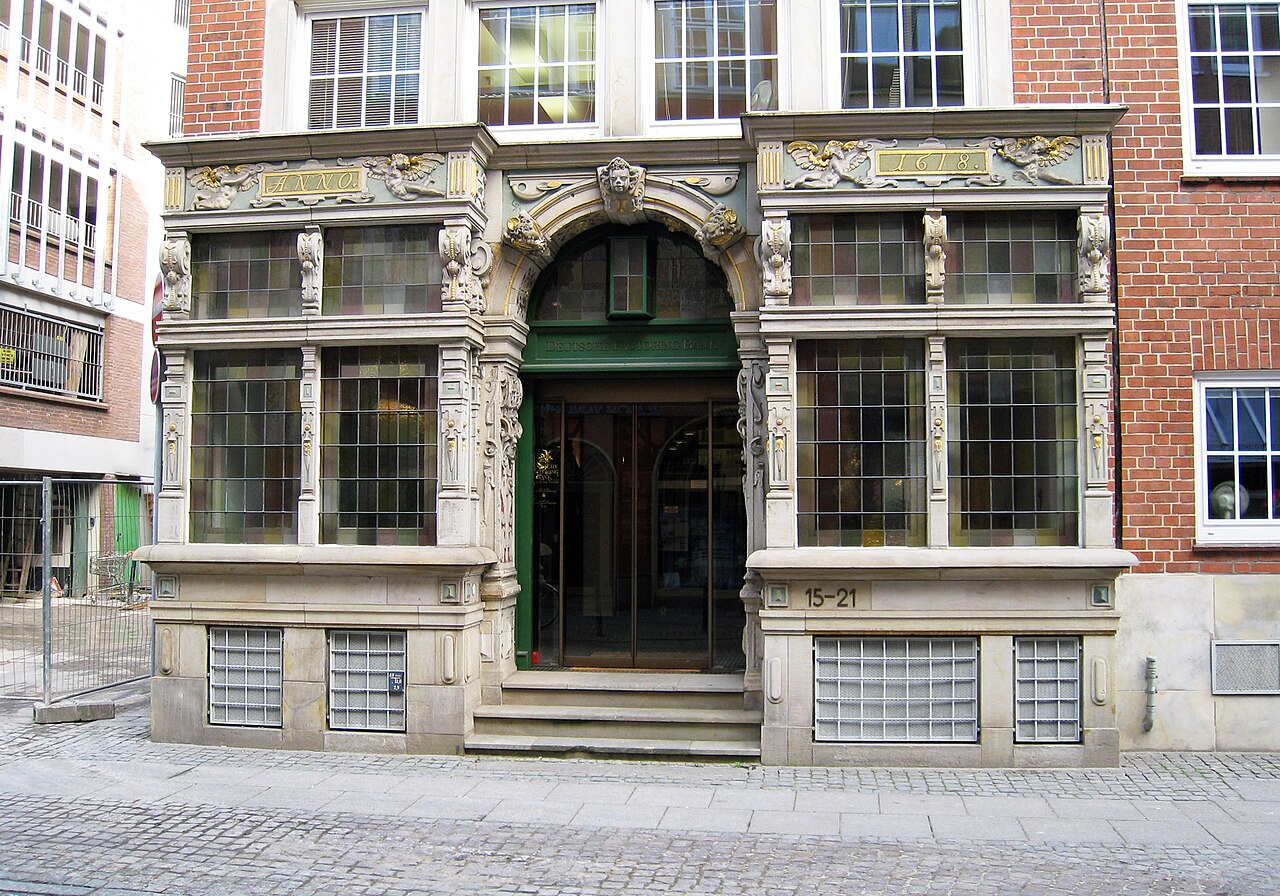 Entrance and bay windows of the Essighaus (the “Vinegar house”) in Bremen (Germany)