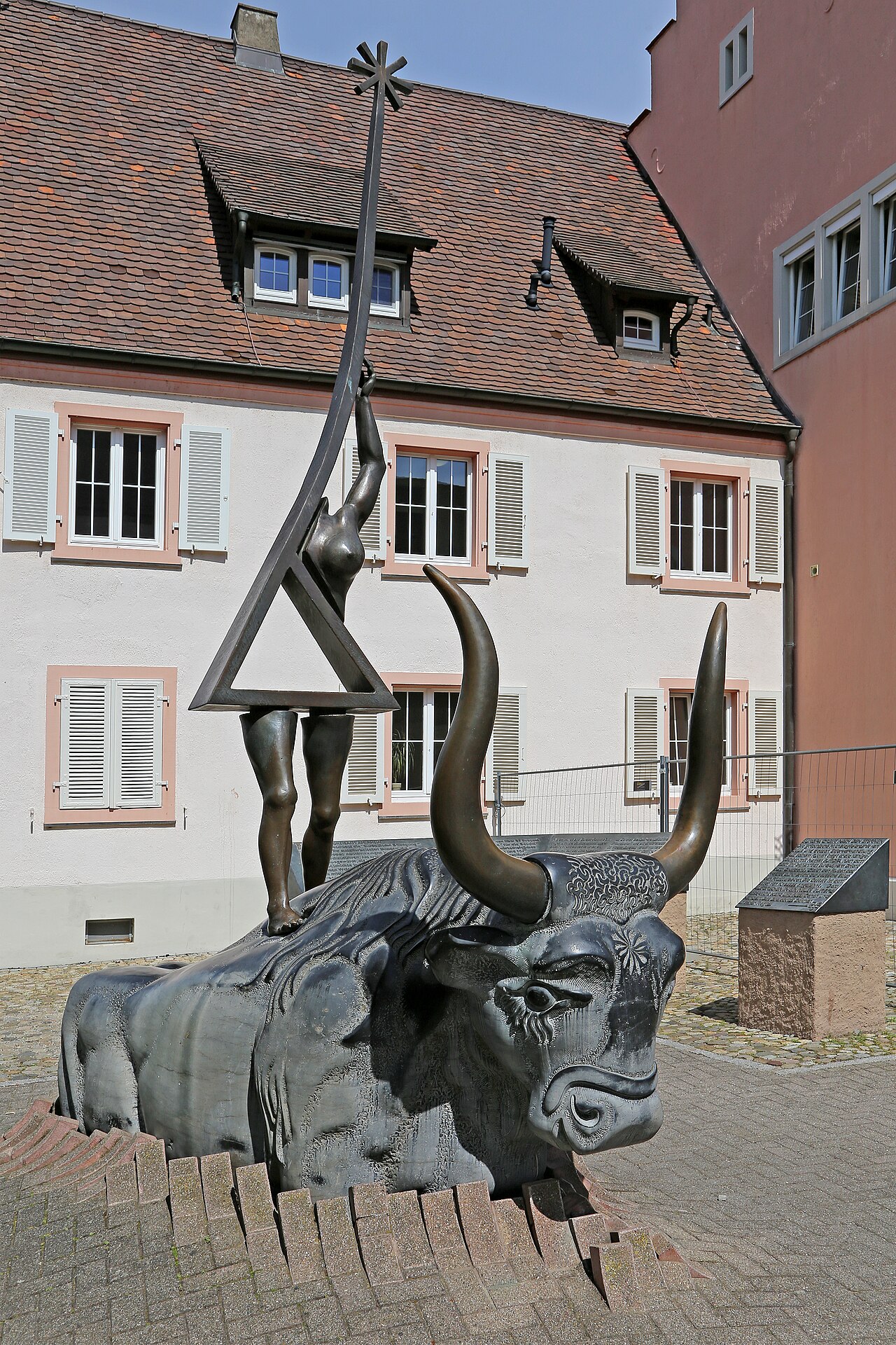 Sculpture "Europe reaches for the stars" in Breisach am Rhein