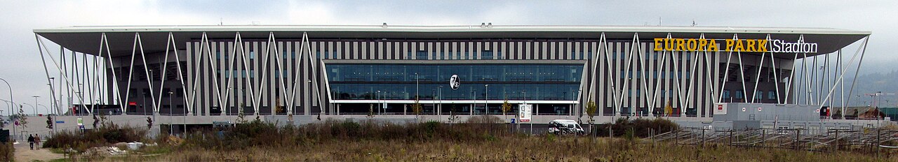 Europa Park Stadion in Freiburg von der Georges-Köhler-Allee gesehen