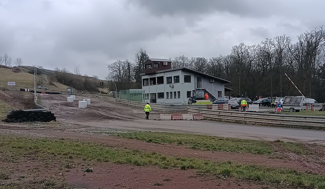 Ewald Pauli-Ring Startgerade in Fahrtrichtung