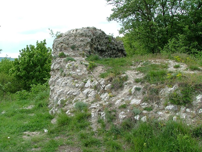 Mauerreste der Ruine der Falkenburg in Rottleben, Kyffhäuser, Thüringen