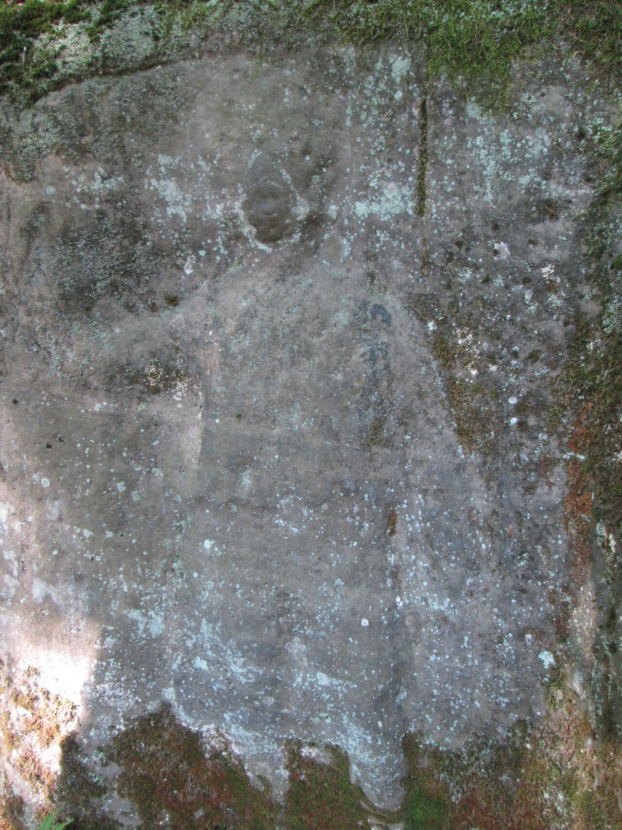 „Hänsel und Gretel“ im Wald bei Ensheim - Gallorömisches Felsbild mit Sucellus und Nantosvelta