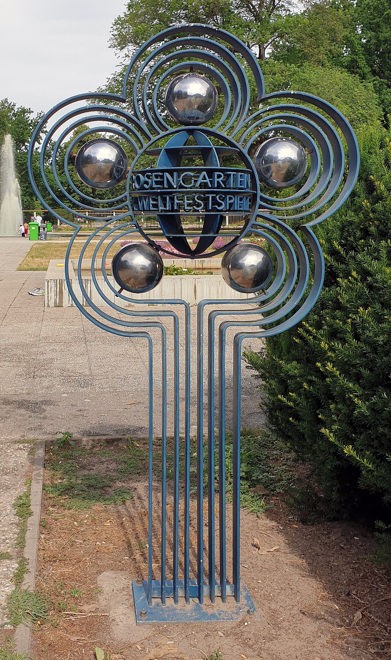 Sculpture, " Festivalblume " by Achim Kühn , 1973, Rosengarten, Berlin-Alt-Treptow , Germany