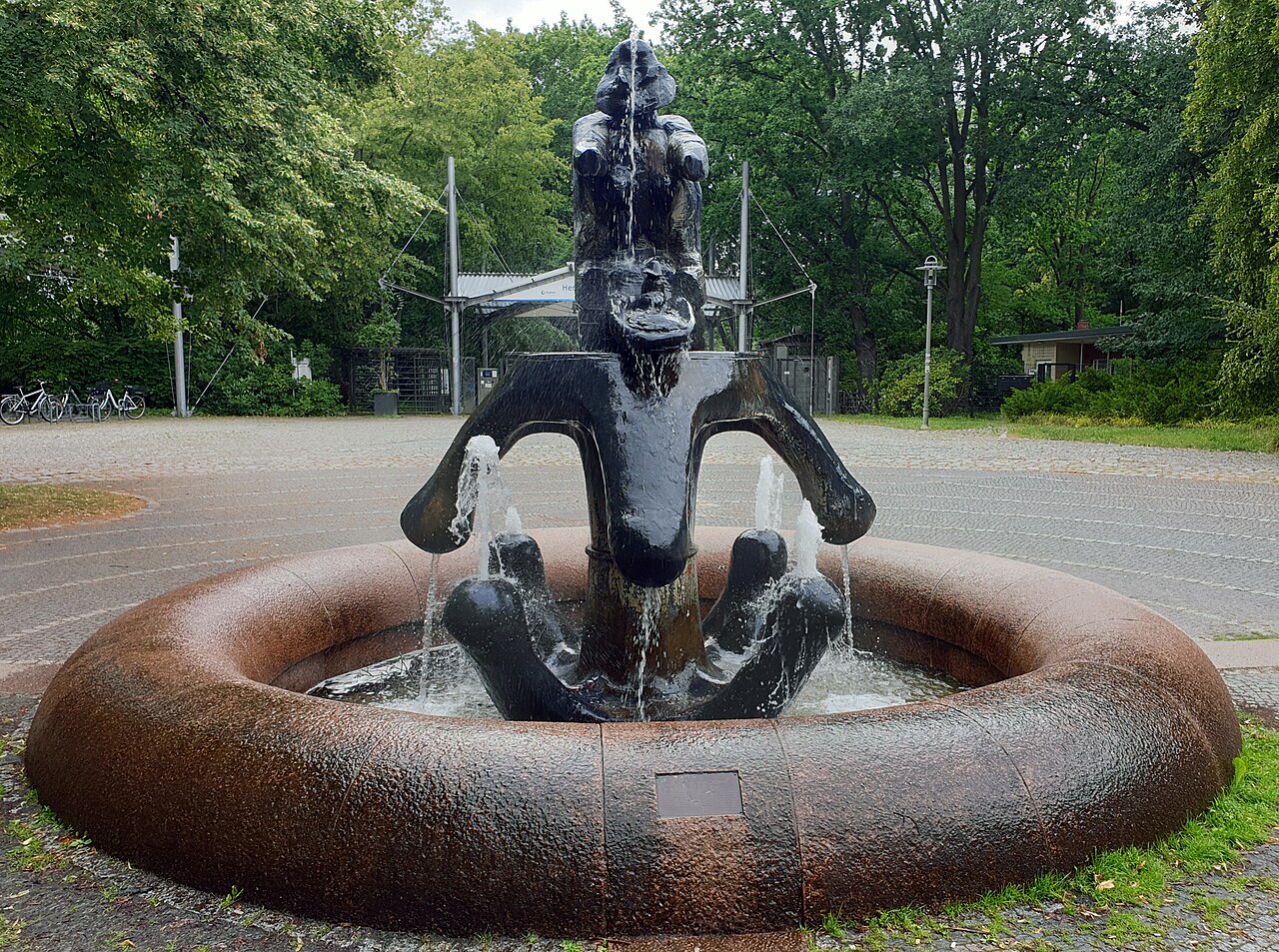 Fountain," Fette Henne " by Rolf Szymanski , 1984, Buckower Damm 160, Berlin-Britz , Germany