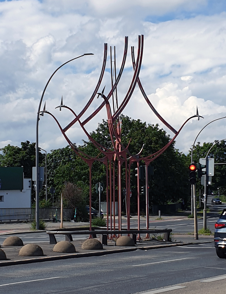 Sculpture, " Figurentanz " by Schang Hutter , 1991, Beusselbrücke, Berlin-Moabit , Germany