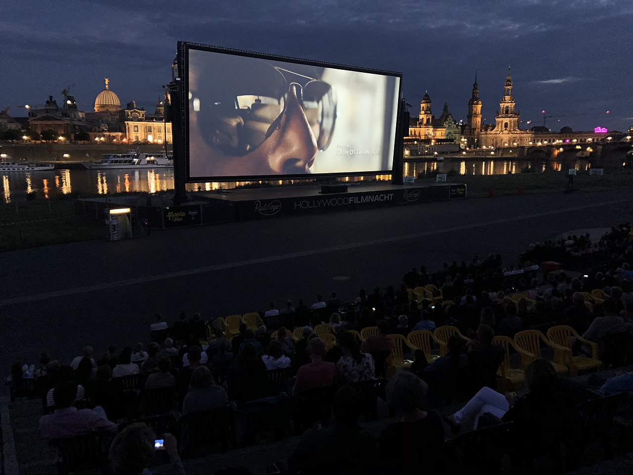 Aufführung des Films Bohemian Rhapsody bei den Filmnächten am Elbufer 2020 in Dresden