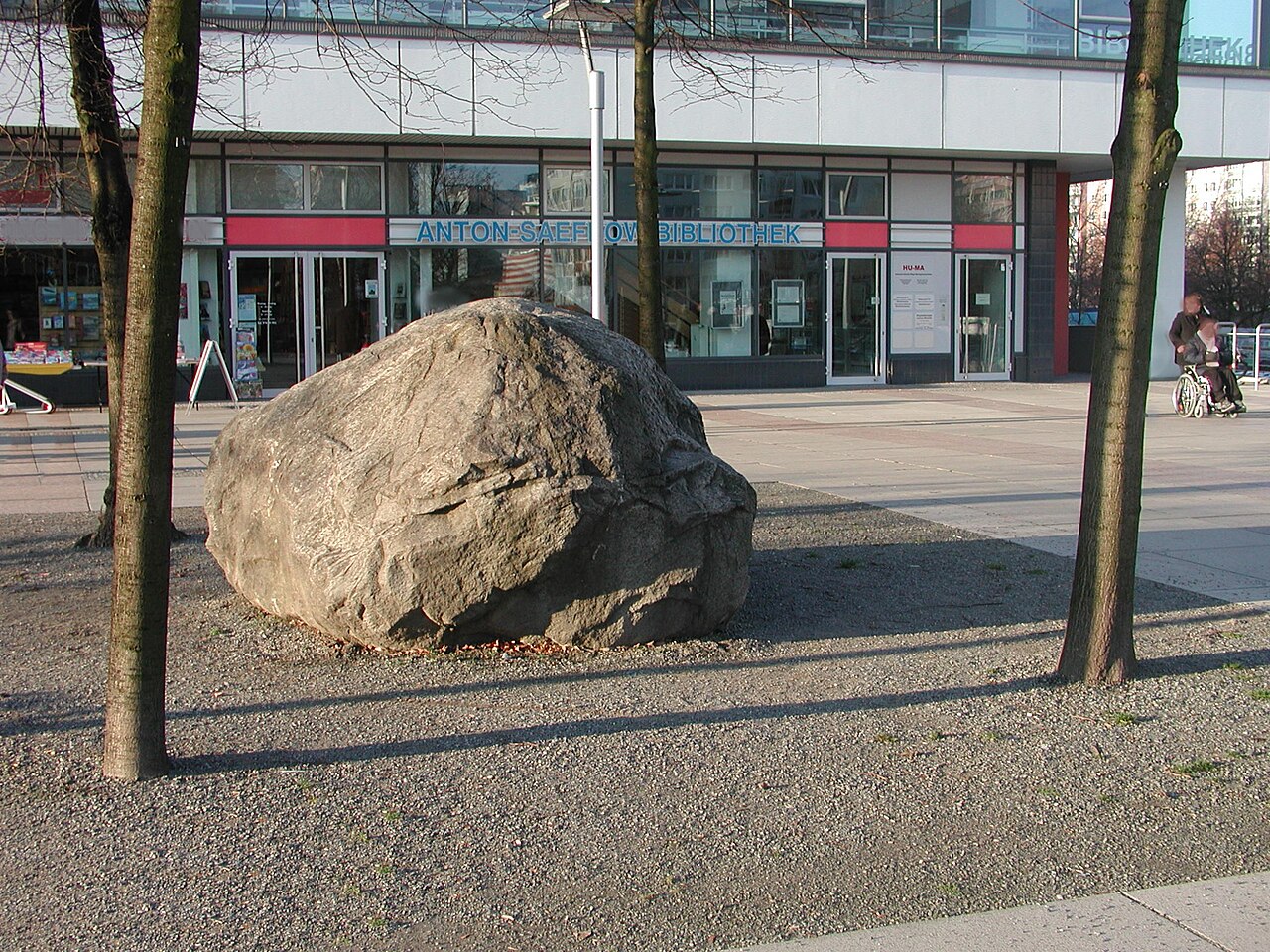 ehemaliger " Findlingsbrunnen " von Lothar Scholz