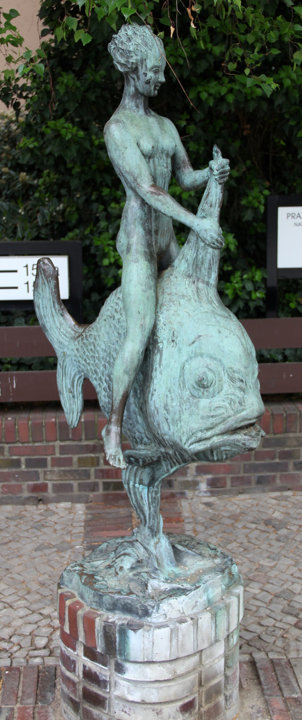 Sculpture, "Fischreiterin" by Georges Morin , 1929, Uhlandstraße 150A, Berlin-Wilmersdorf , Germany