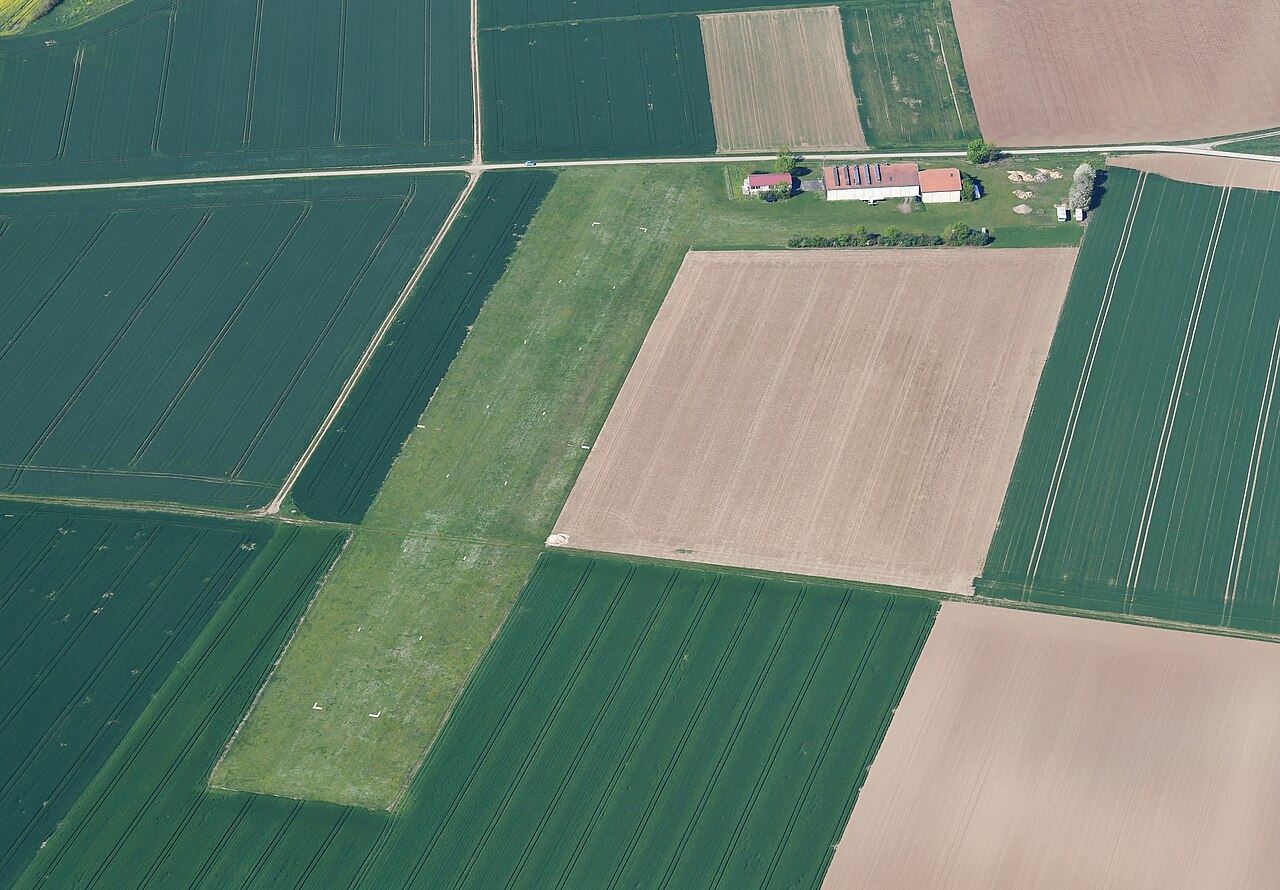 Aerial image of the Ippesheim airfield