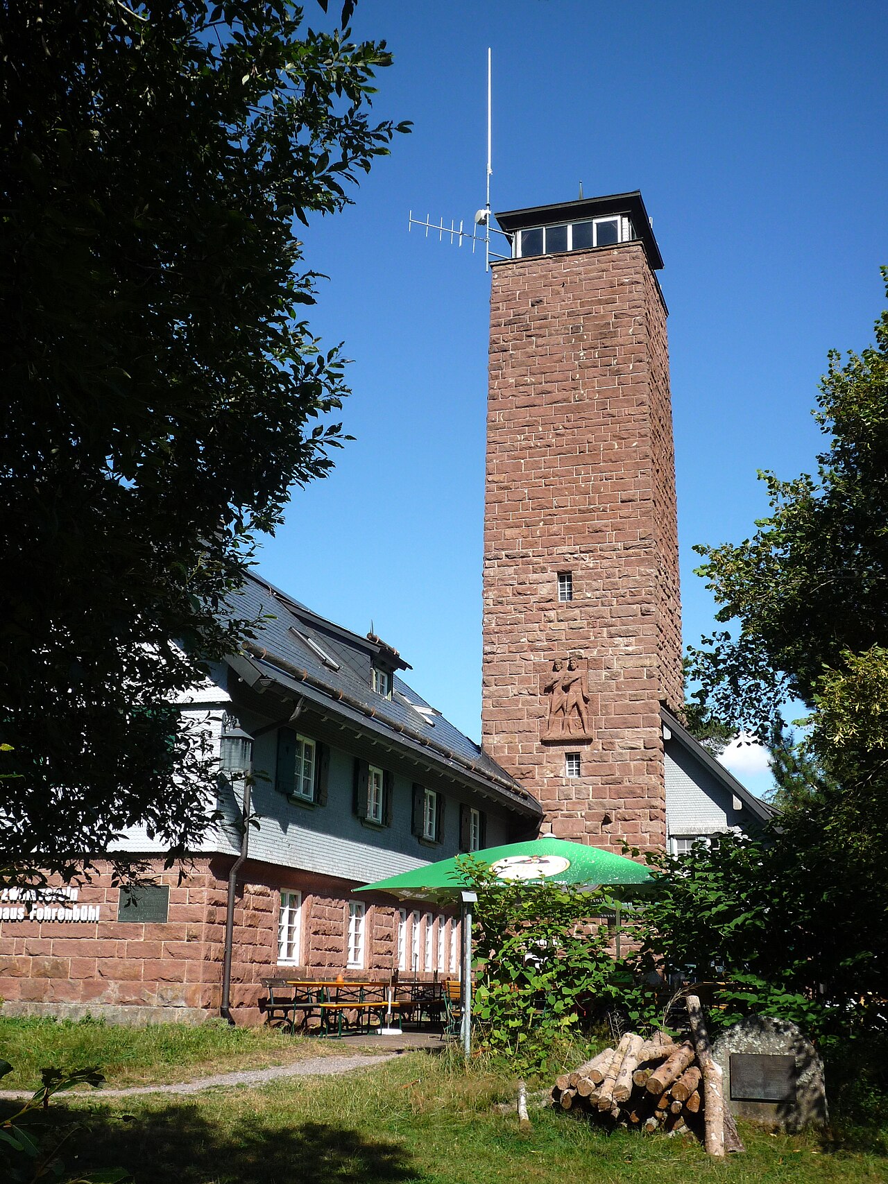 Turm beim Fohrenbühl-Gedächtnishaus auf dem Mooswaldkopf, Gemeinde Lauterbach (Schwarzwald)